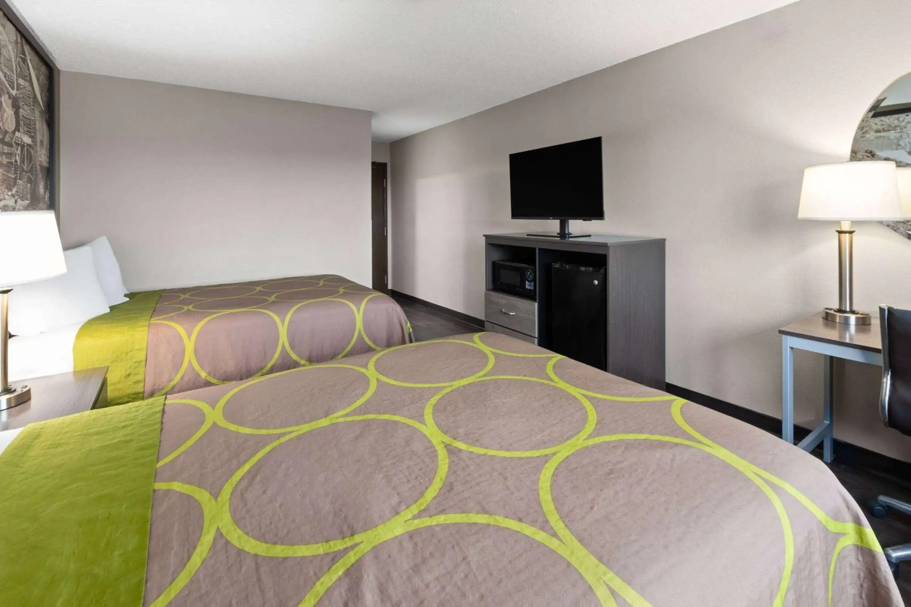 Photo of the whole room, Bed in Super 8 by Wyndham Summersville - New River National Park Photo of the whole room, Bed in Super 8 by Wyndham Summersville - New River National Park