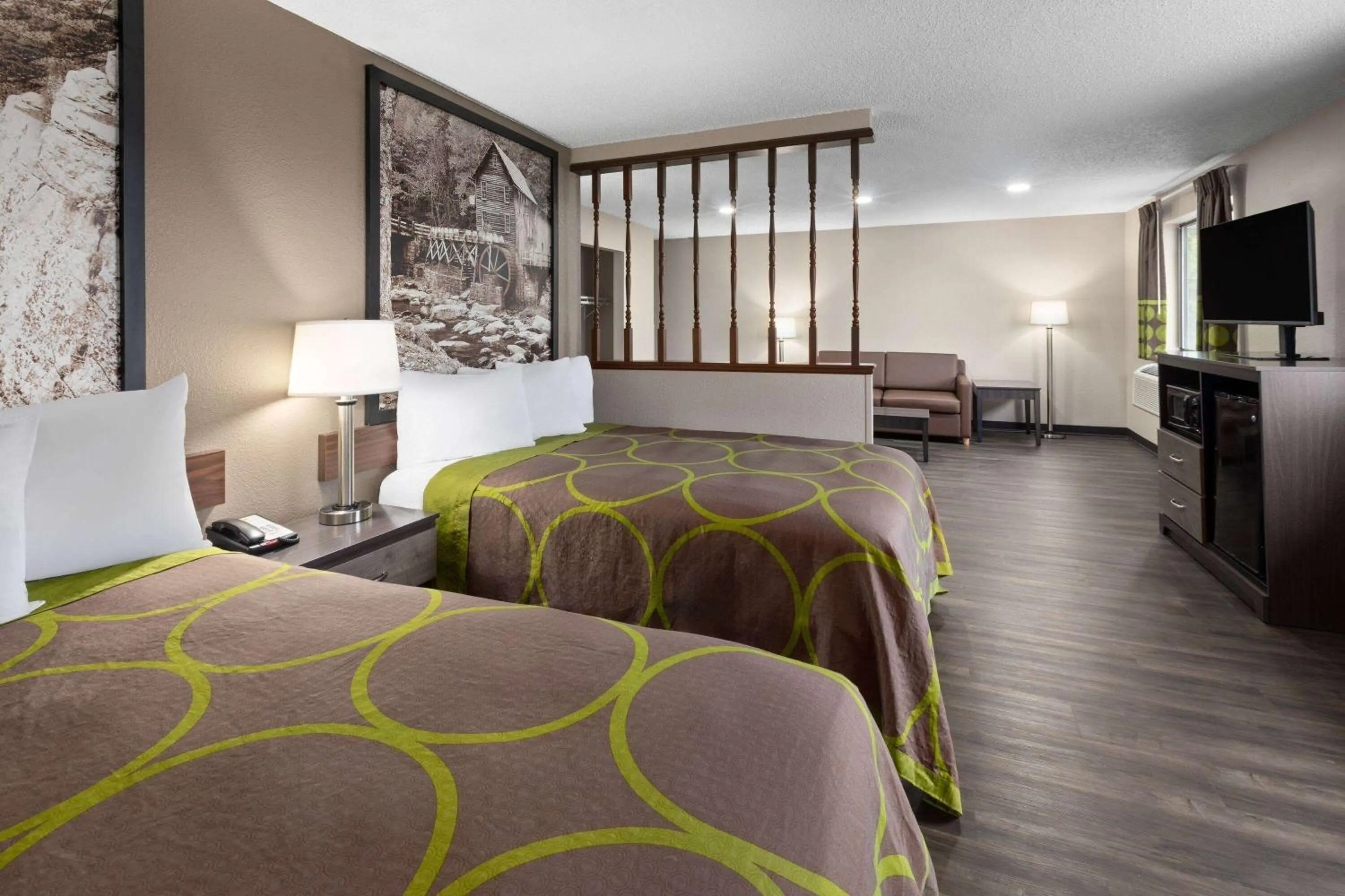 Photo of the whole room, Bed in Super 8 by Wyndham Summersville - New River National Park