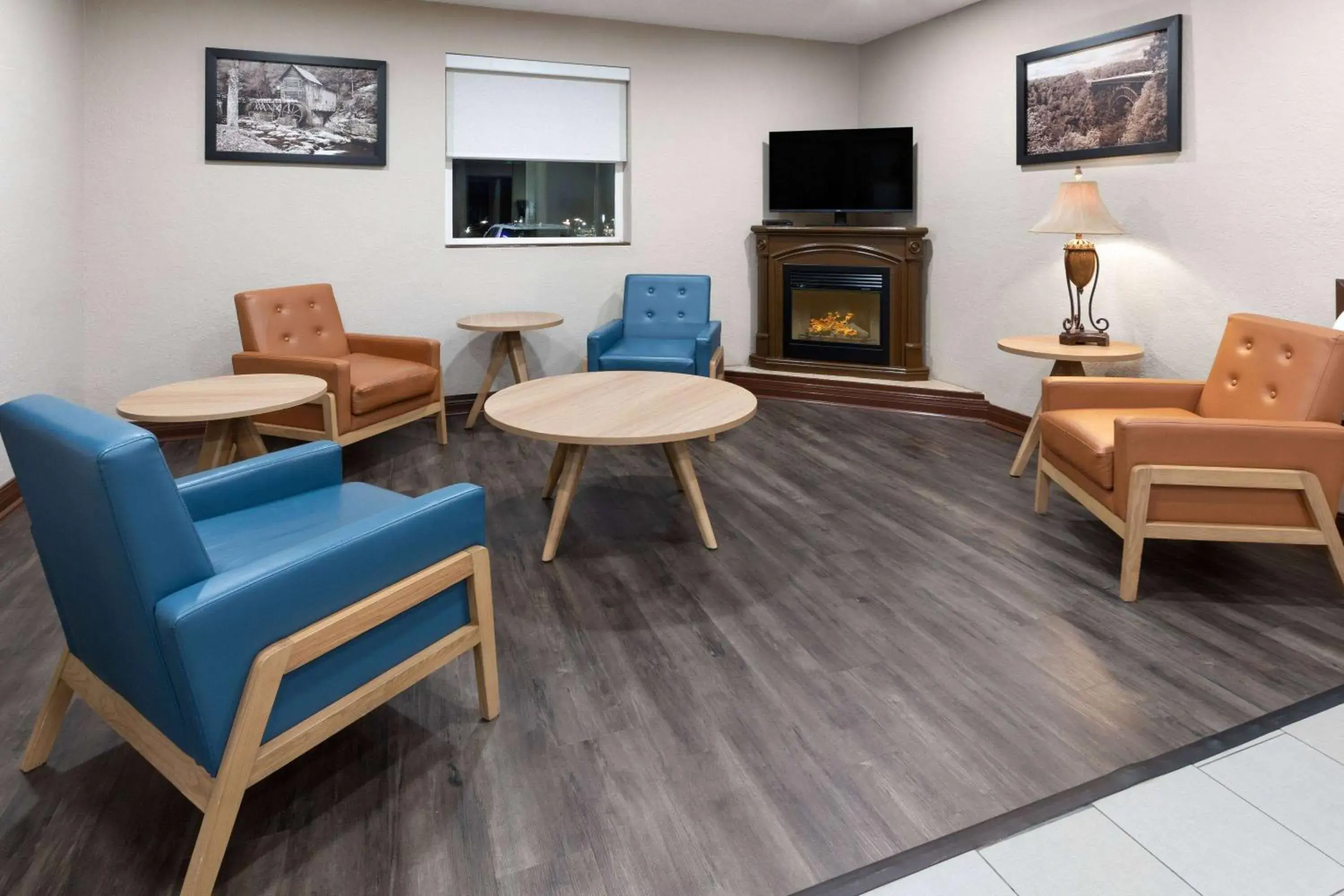 Lobby or reception in Super 8 by Wyndham Summersville - New River National Park Lobby or reception in Super 8 by Wyndham Summersville - New River National Park