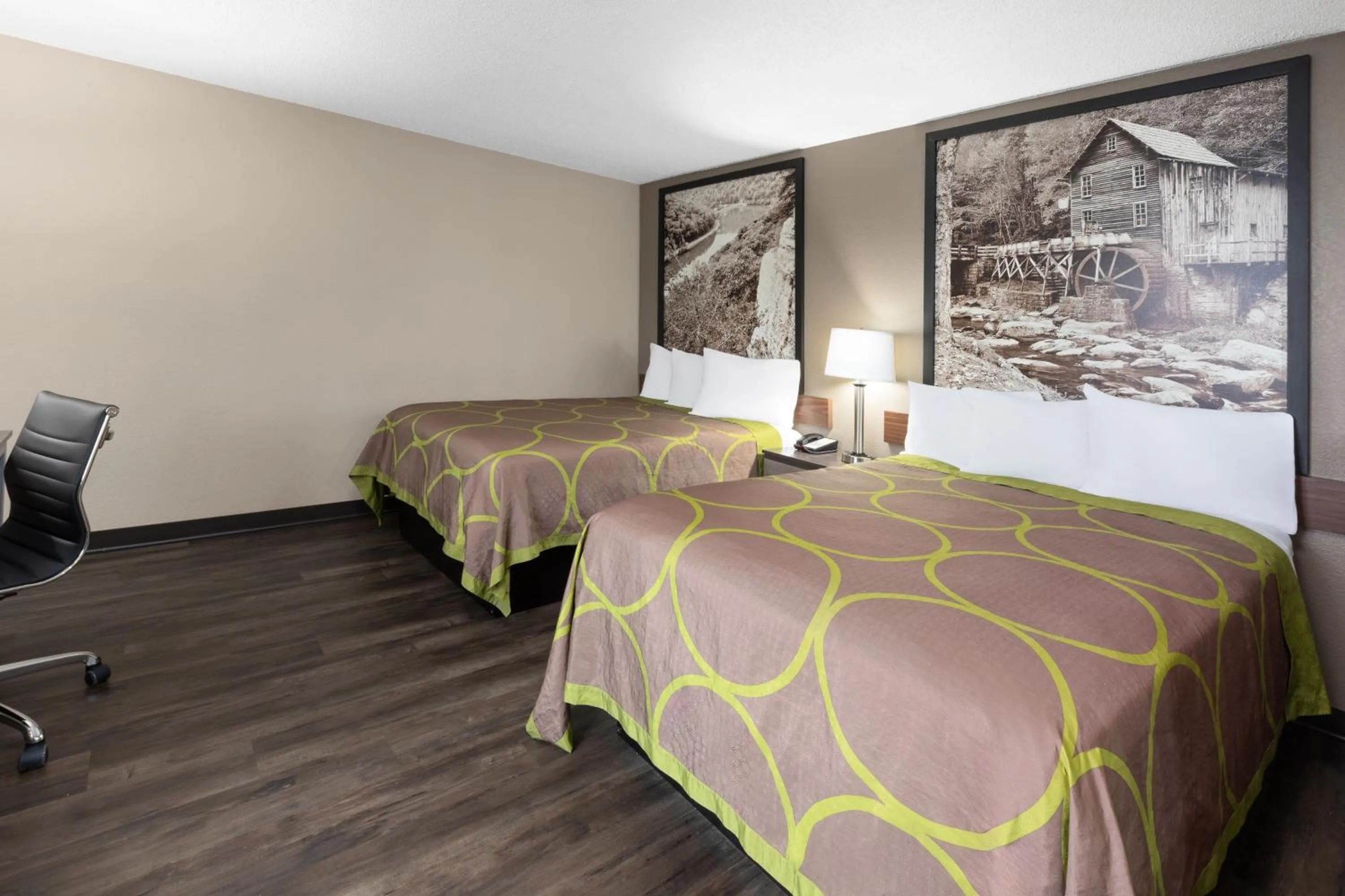 Bedroom, Bed in Super 8 by Wyndham Summersville - New River National Park