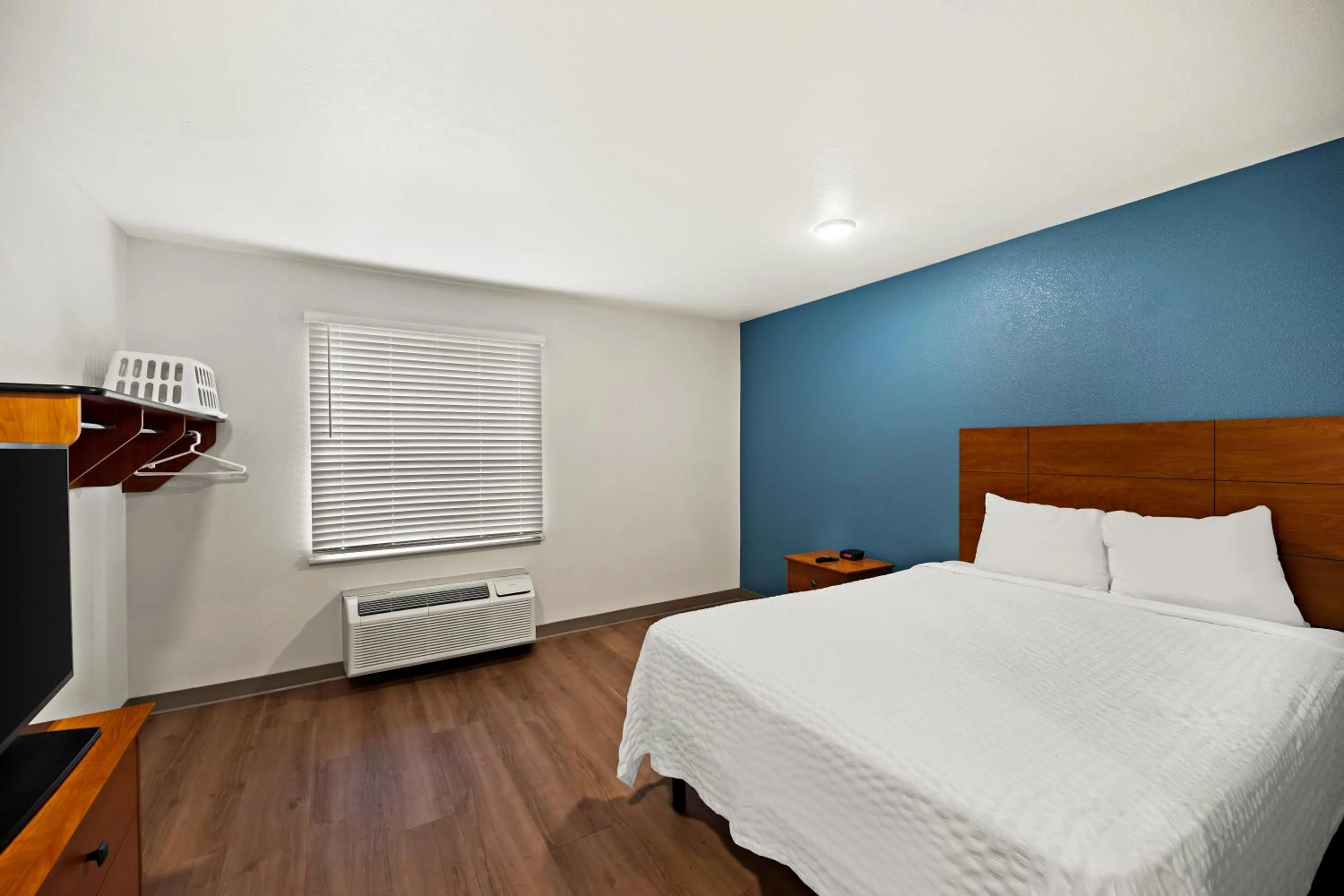 Bedroom, Bed in WoodSpring Suites El Paso