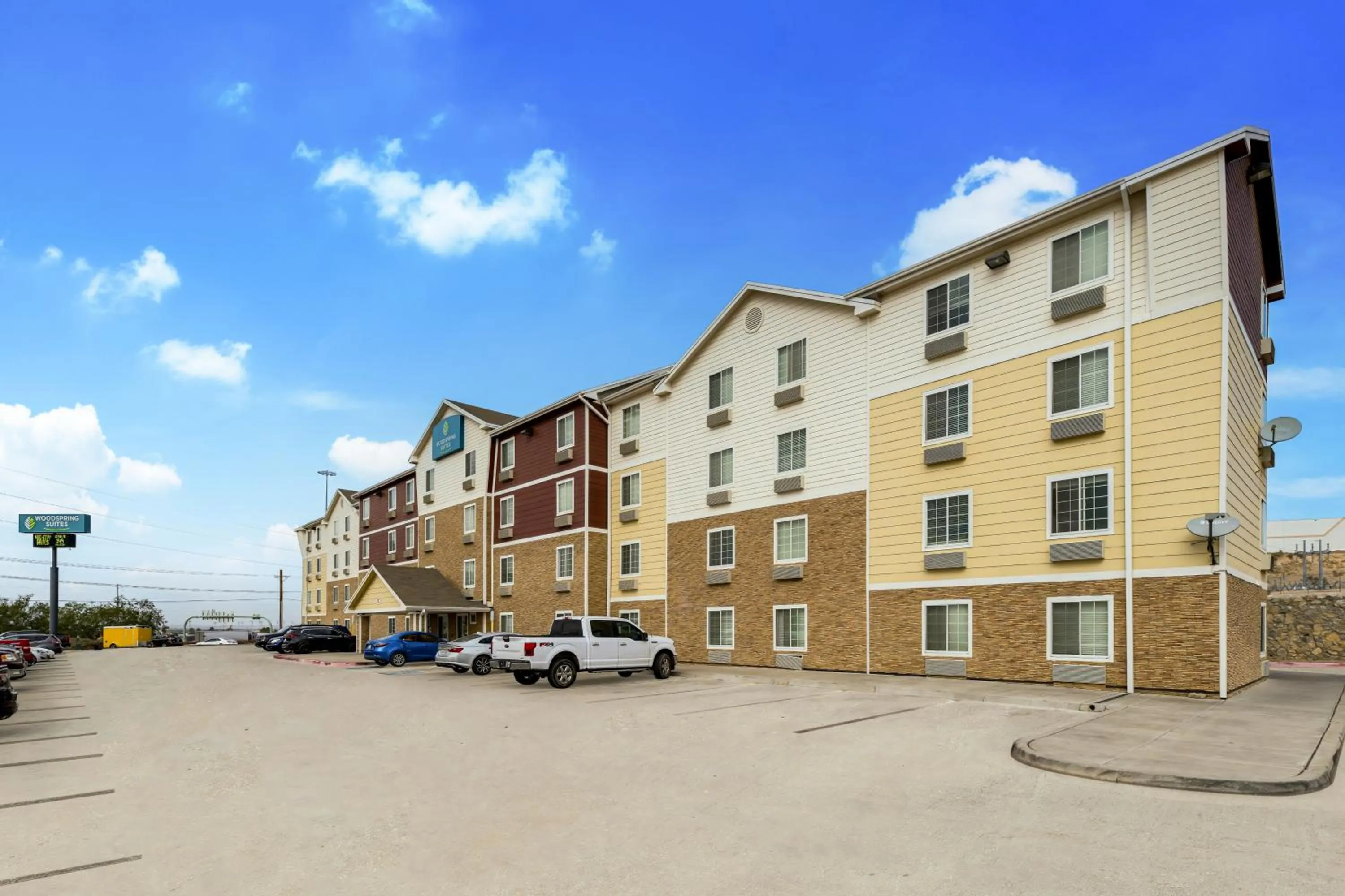 Property building in WoodSpring Suites El Paso