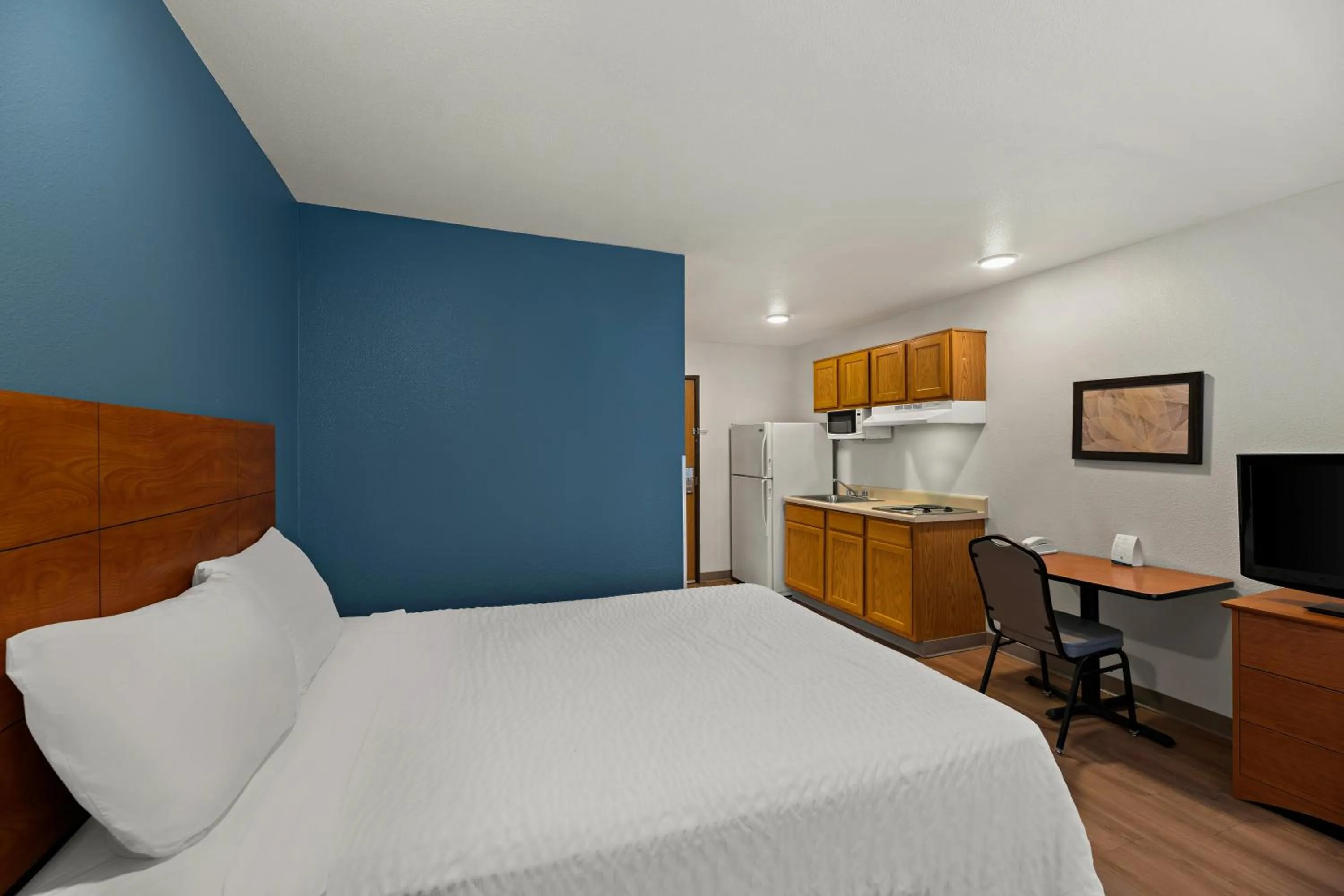 Photo of the whole room, Bed in WoodSpring Suites El Paso