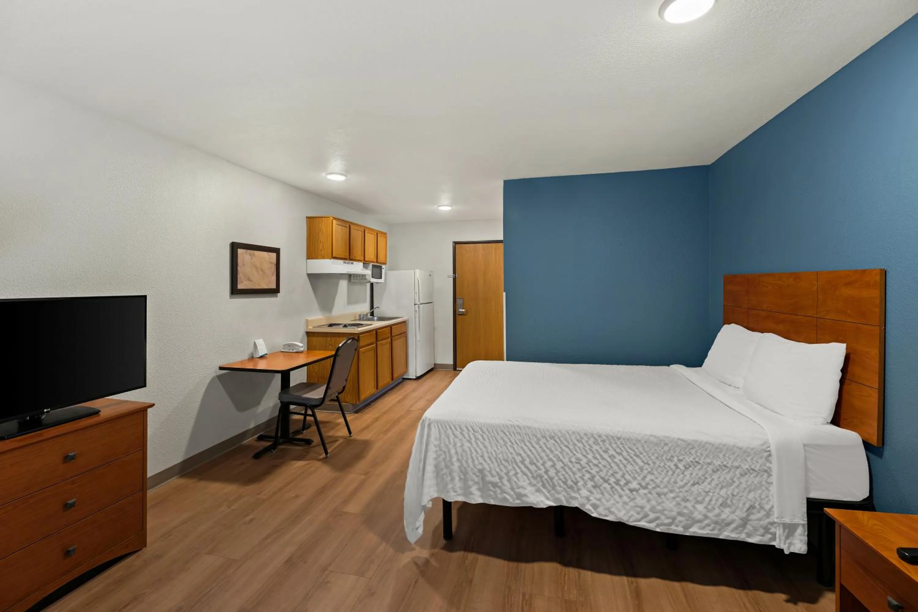 Bedroom, Bed in WoodSpring Suites El Paso
