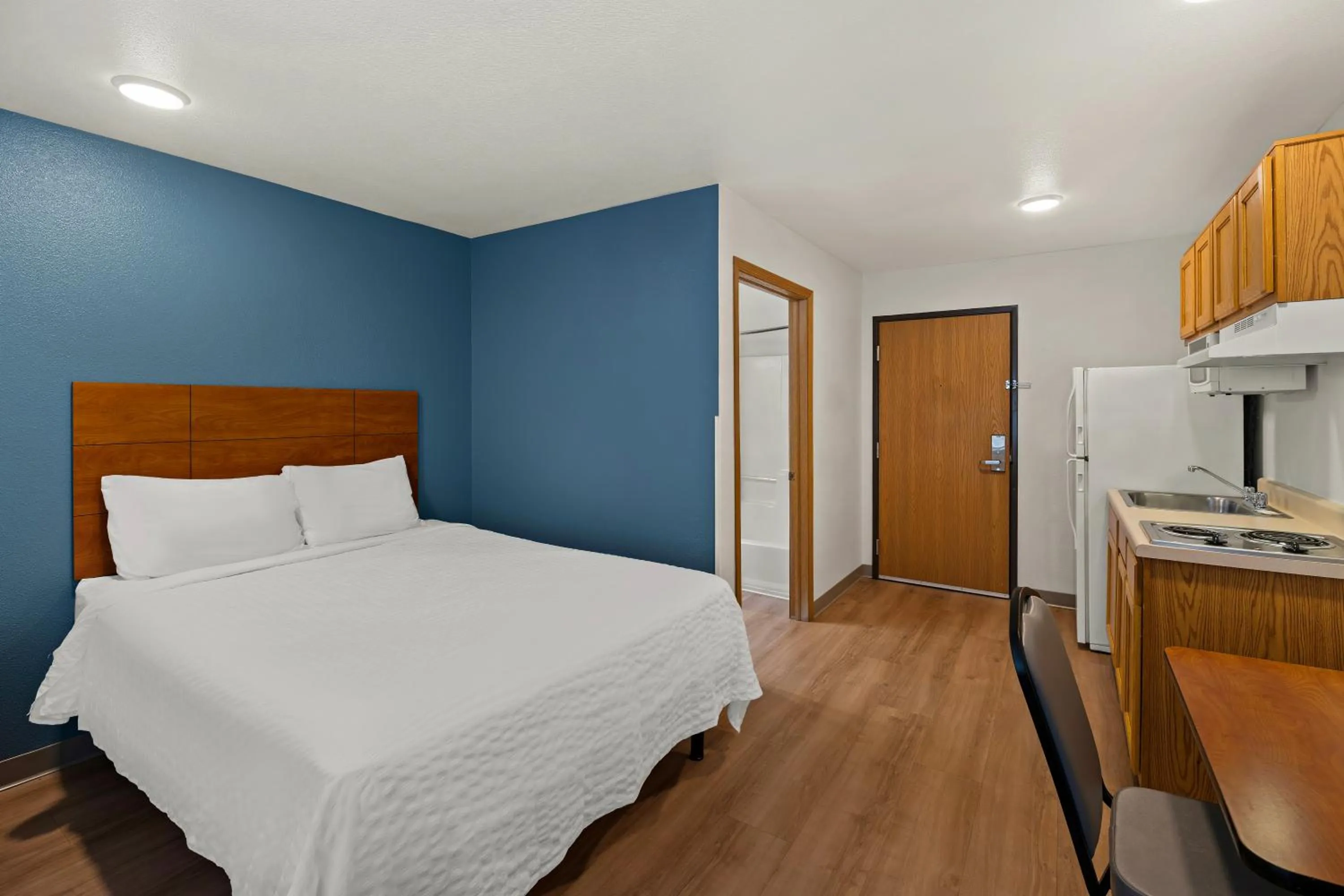 Bedroom, Bed in WoodSpring Suites El Paso