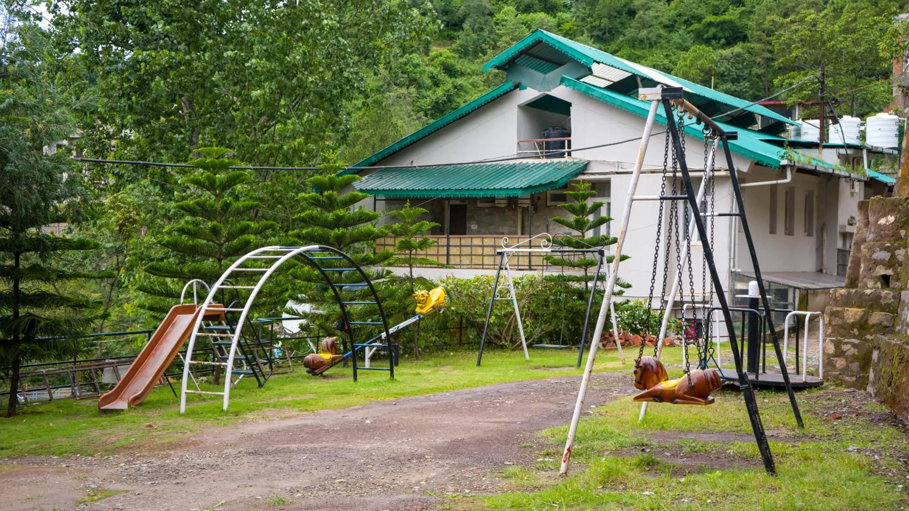 Children play ground in Winnies Holiday Resort & Spa