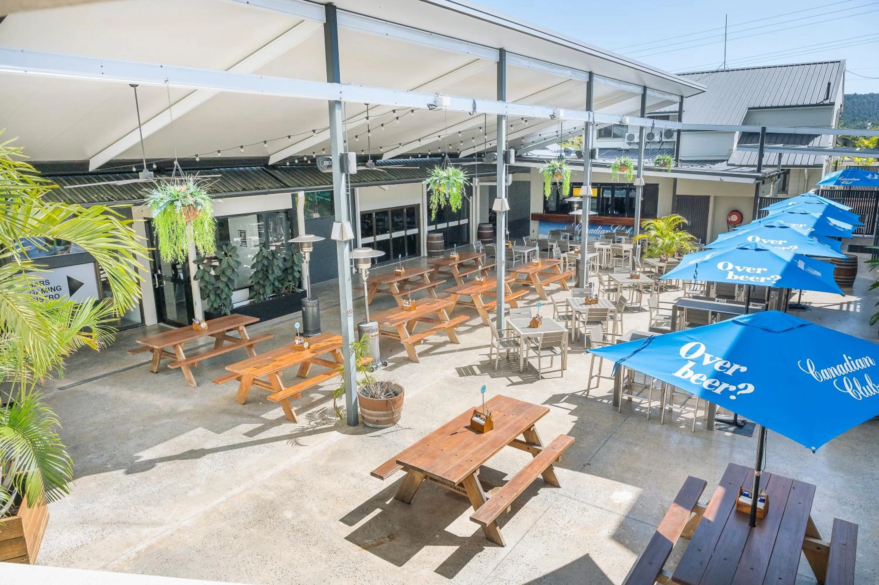 Restaurant/places to eat in Reef Gateway Hotel