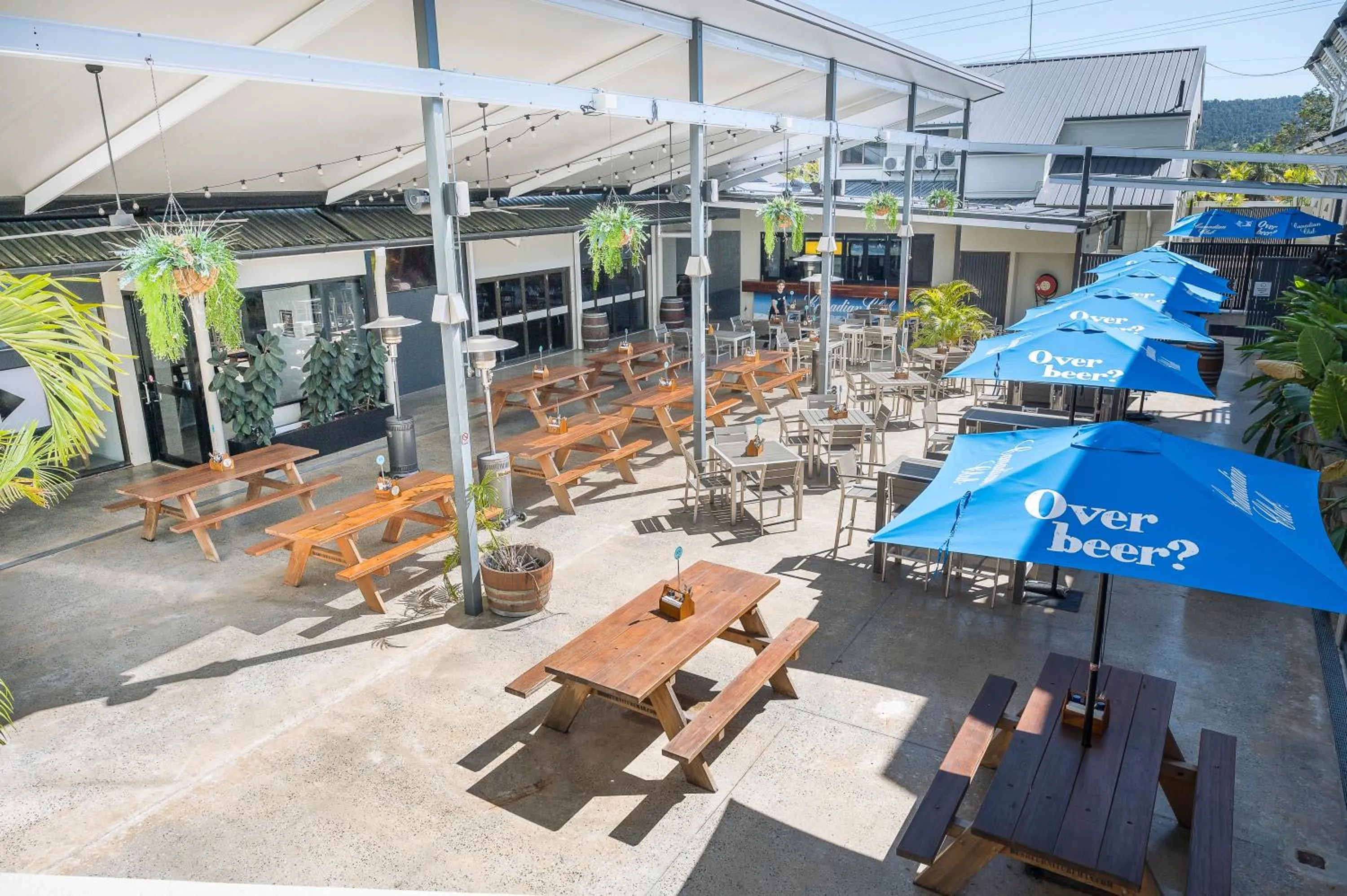 Restaurant/places to eat in Reef Gateway Hotel