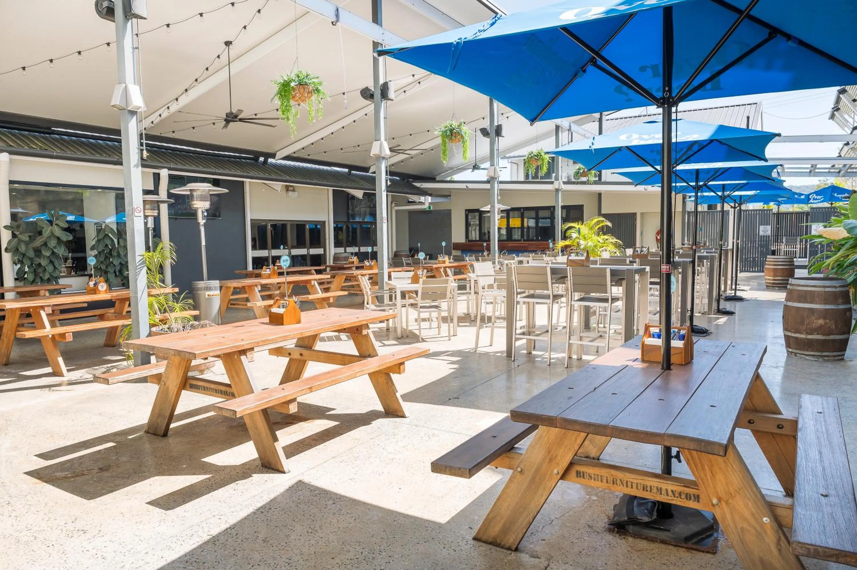 Restaurant/places to eat in Reef Gateway Hotel