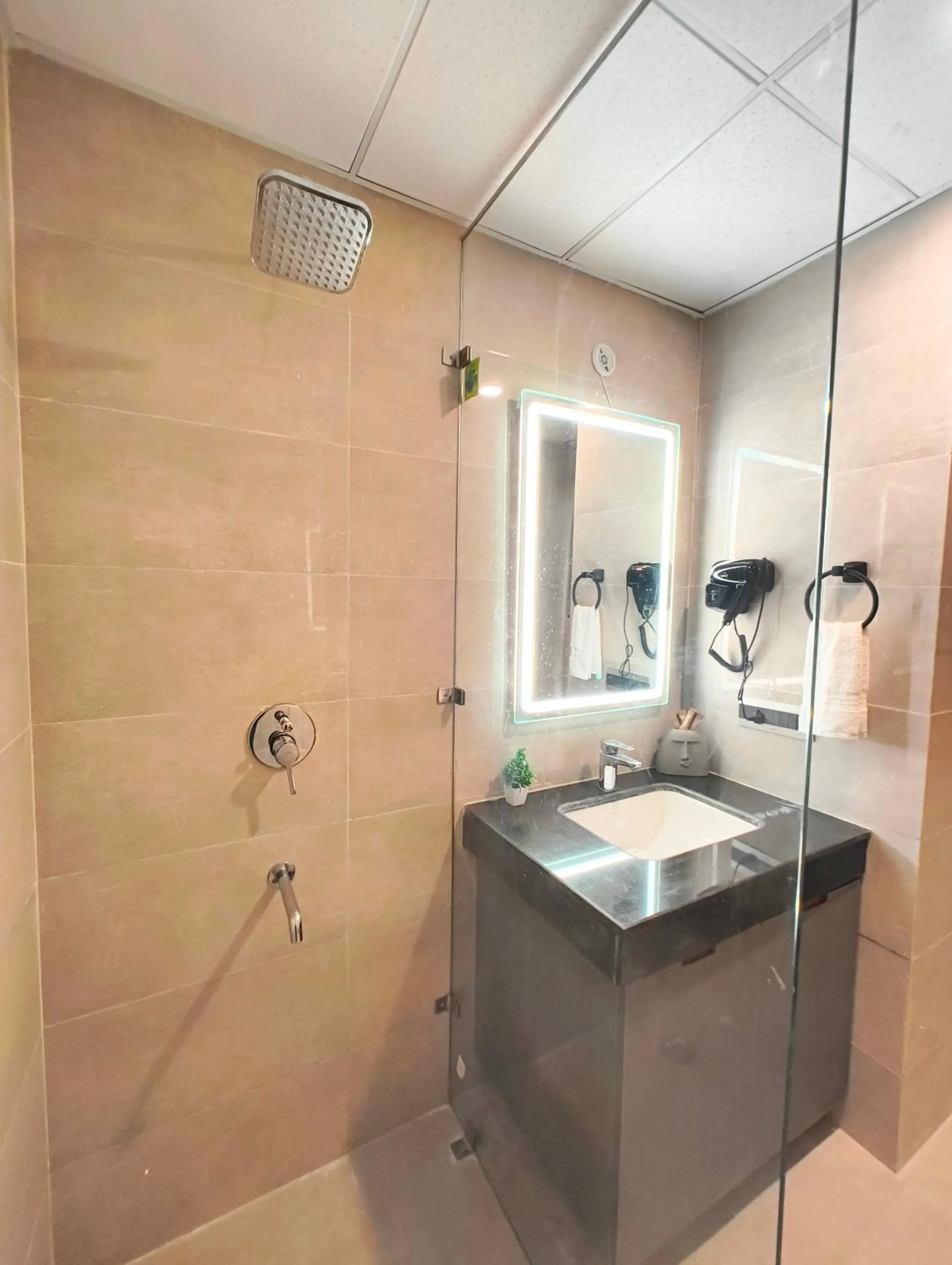 Arth Studios, Omaxe Hazratganj Gomti Nagar Ext