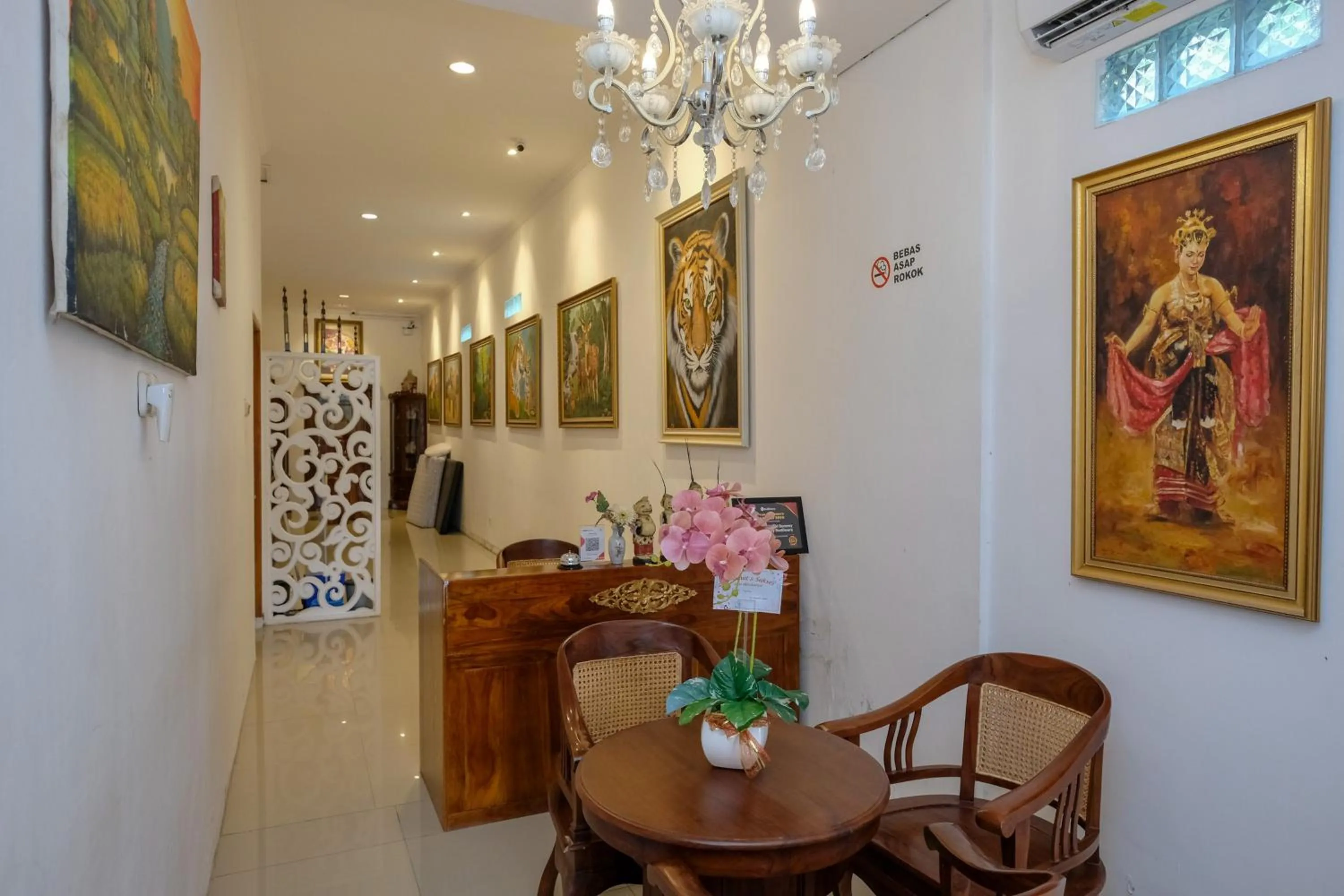 Lobby or reception in Urbanview Hotel Dommy Yogyakarta by RedDoorz