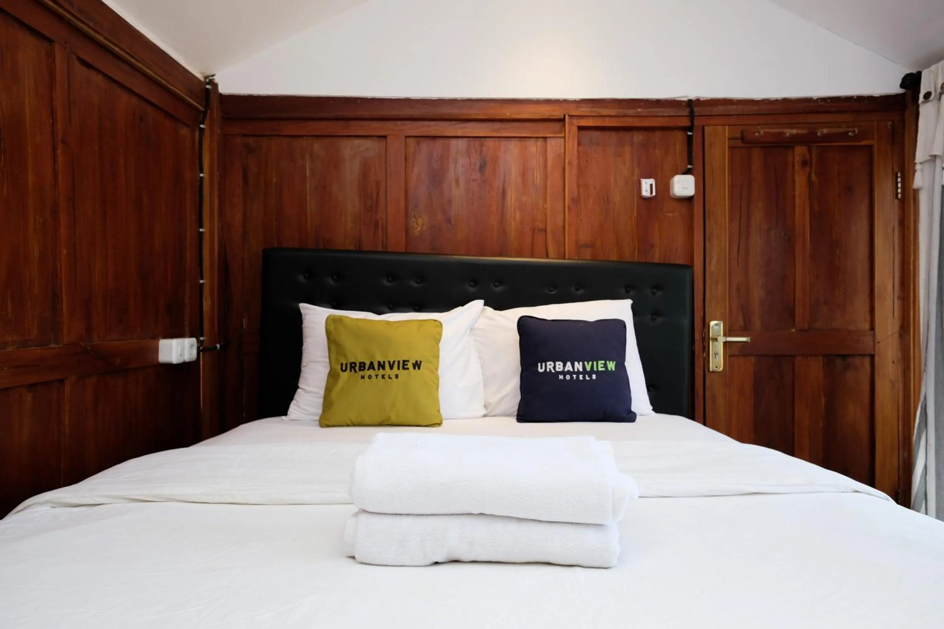 Bedroom, Bed in Urbanview Hotel Dommy Yogyakarta by RedDoorz