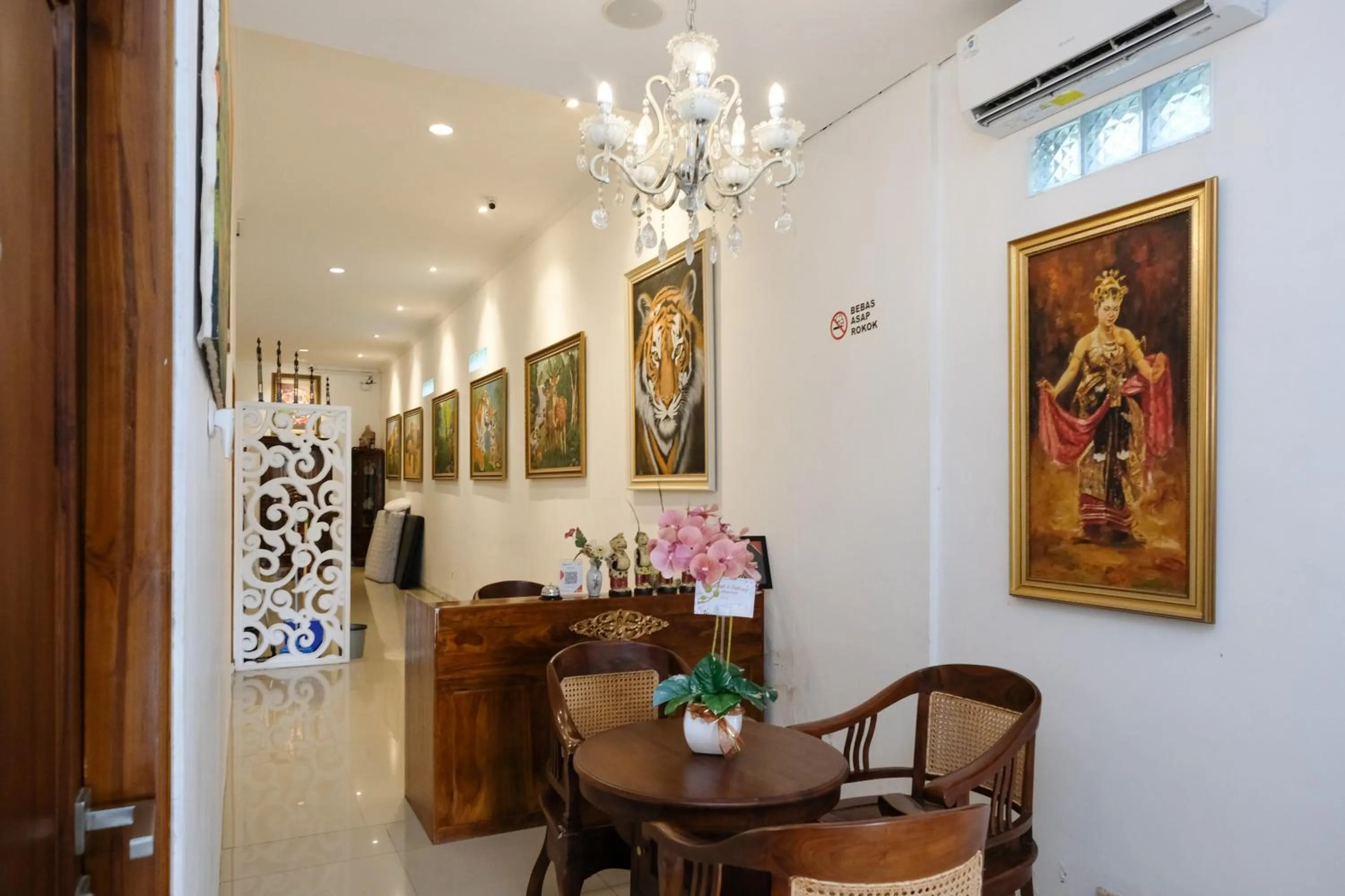 Lobby or reception in Urbanview Hotel Dommy Yogyakarta by RedDoorz