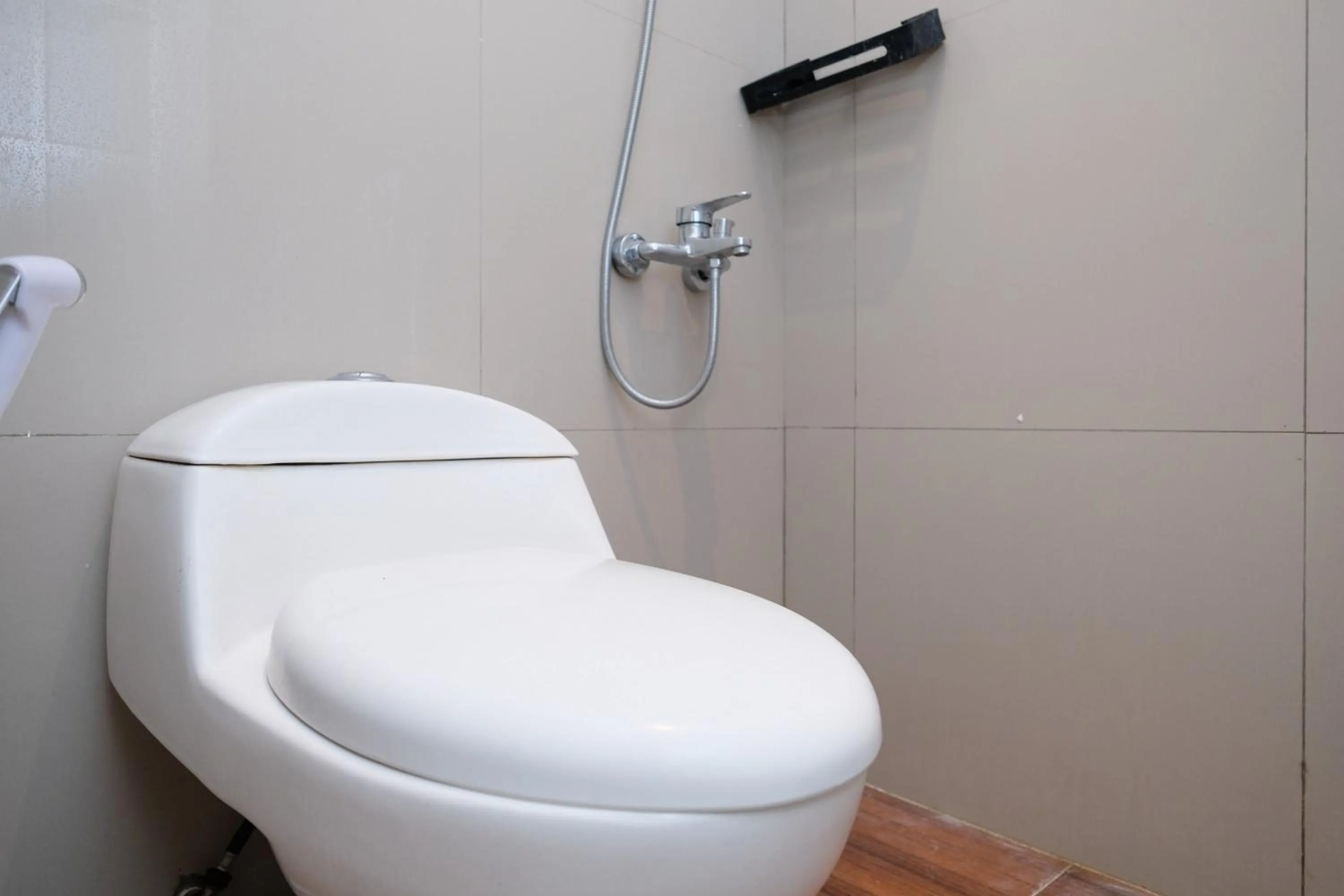 Bathroom in Urbanview Hotel Dommy Yogyakarta by RedDoorz