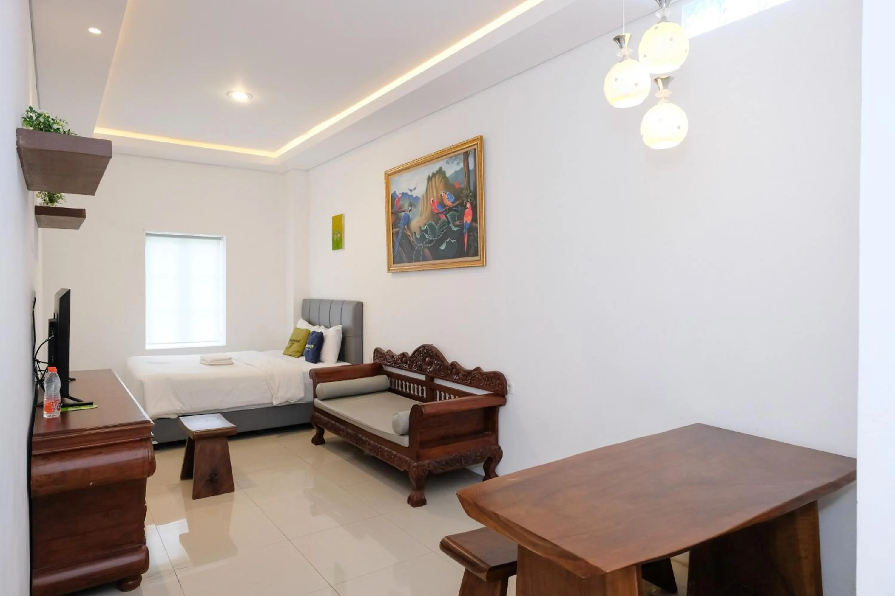 Seating area, Bed in Urbanview Hotel Dommy Yogyakarta by RedDoorz