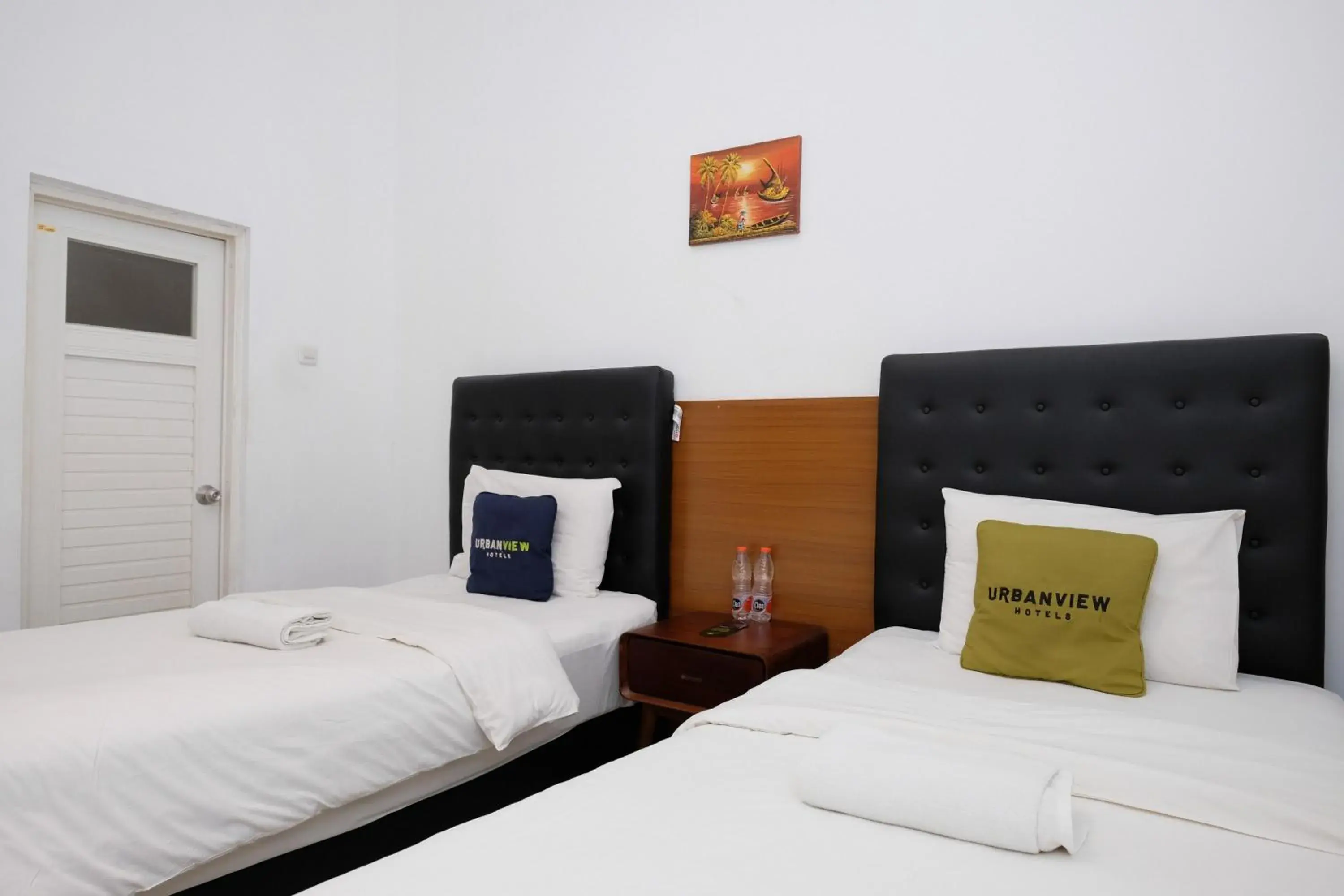 Standard Twin Room in Urbanview Hotel Dommy Yogyakarta by RedDoorz Standard Twin Room in Urbanview Hotel Dommy Yogyakarta by RedDoorz