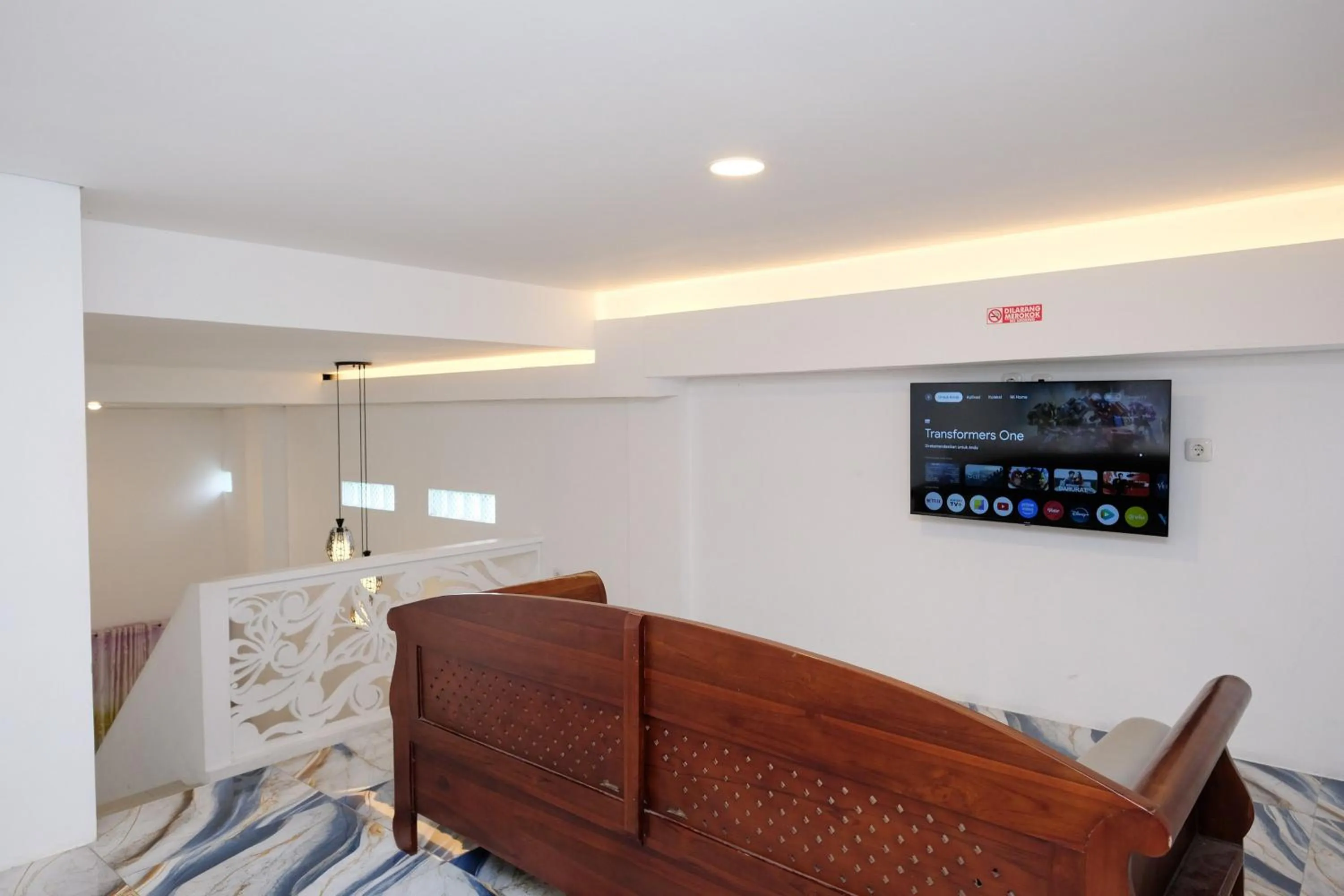 TV and multimedia in Urbanview Hotel Dommy Yogyakarta by RedDoorz