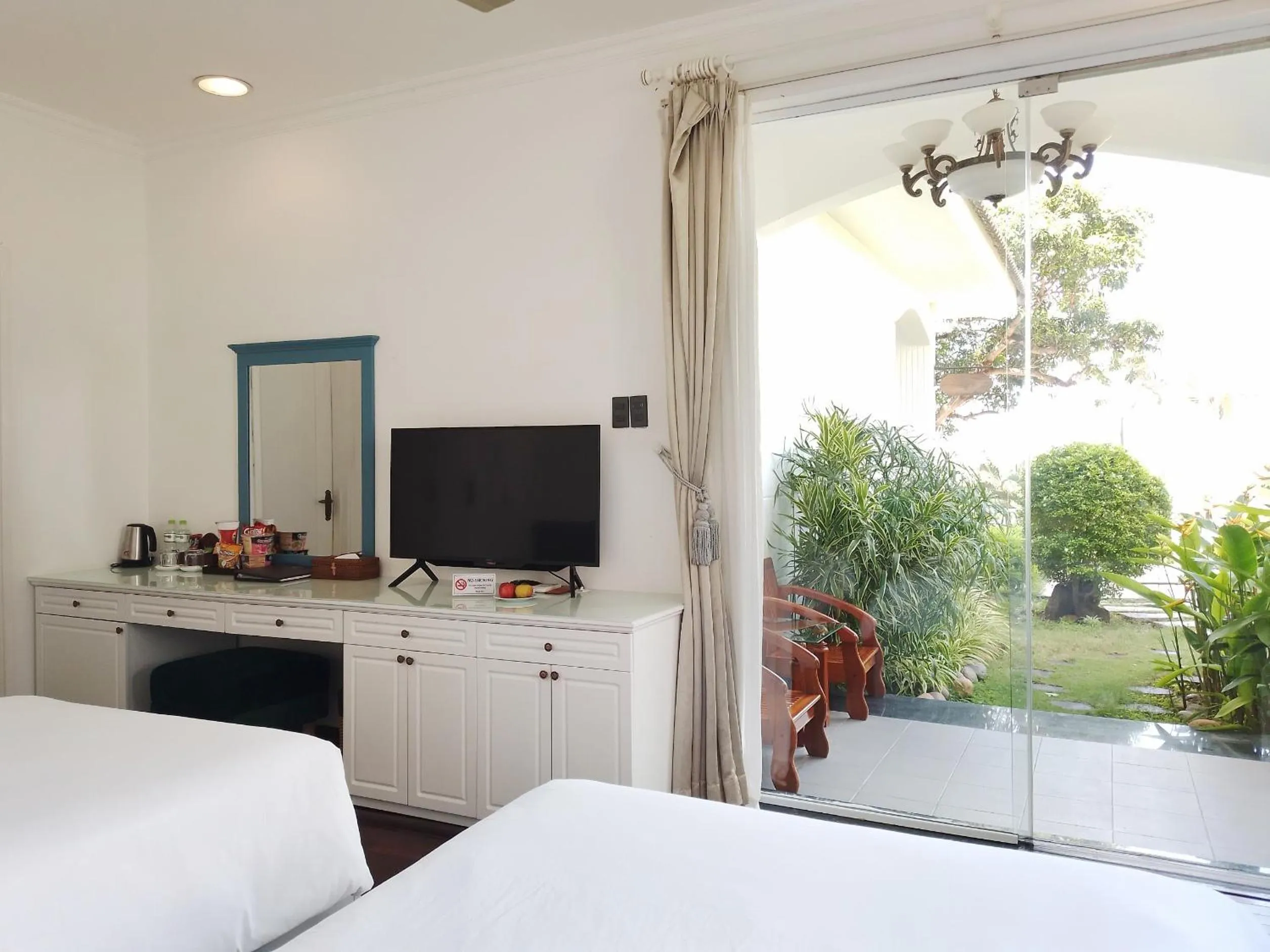 Communal lounge/ TV room, Bed in SV Boutique Resort