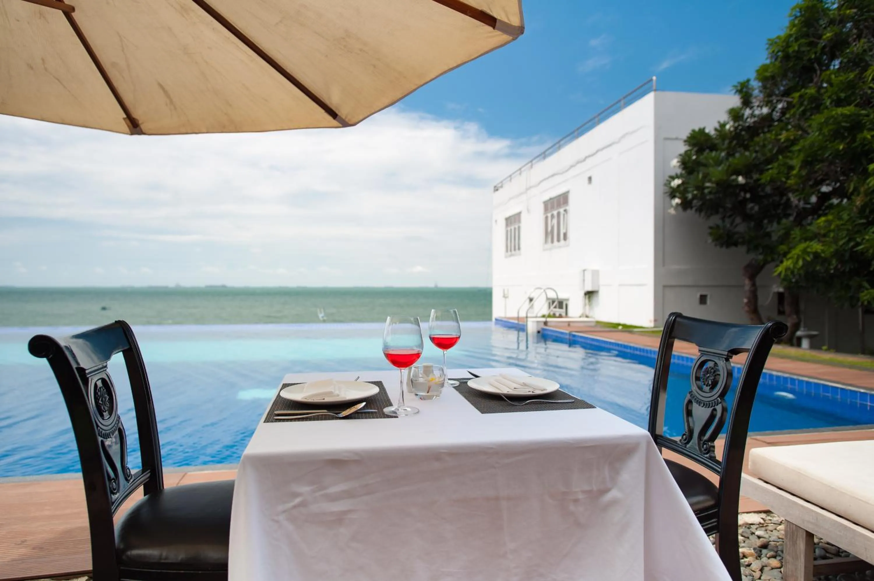 Restaurant/places to eat in SV Boutique Resort