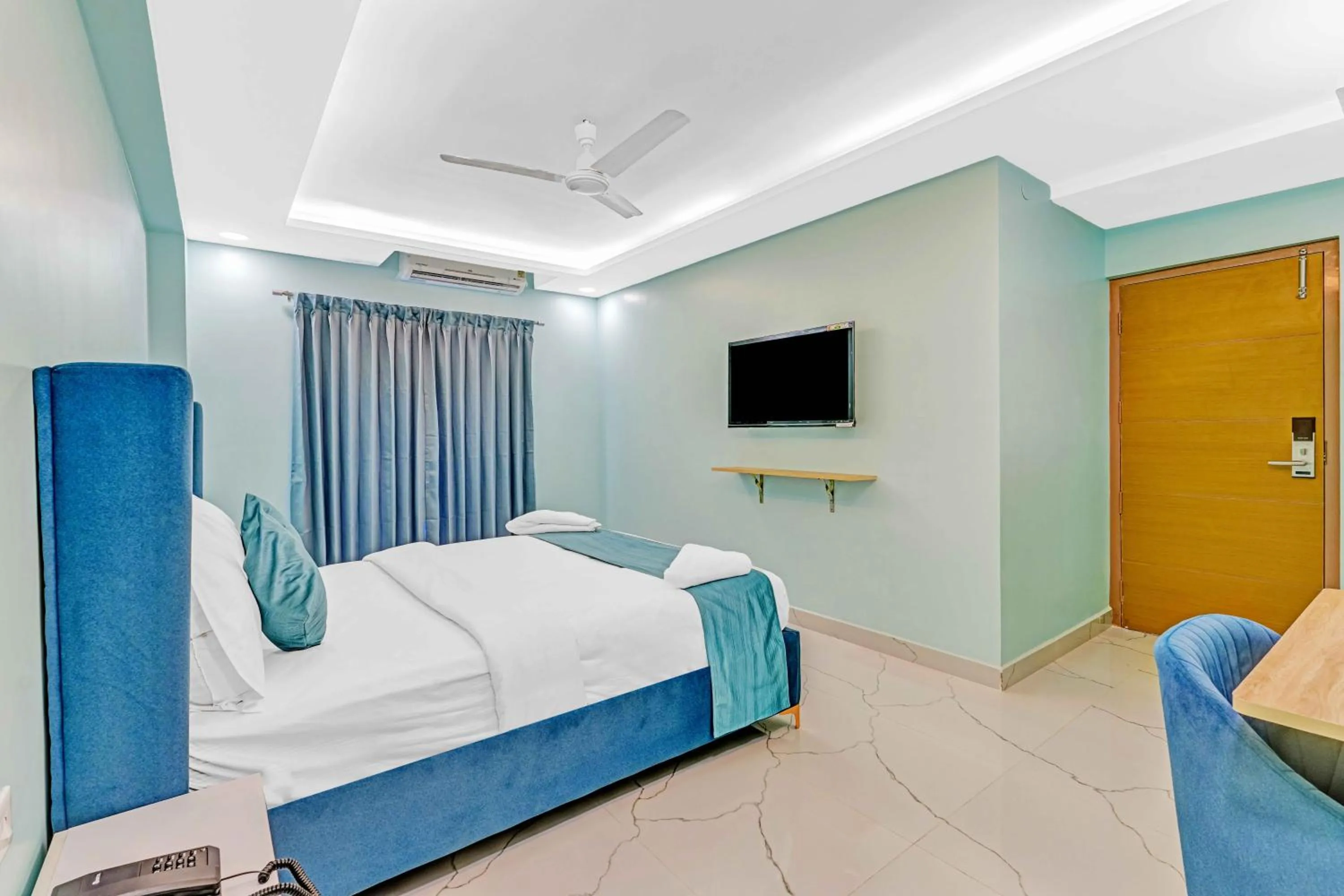 Bed in Rohaan Hotels Medavakkam by UPAR