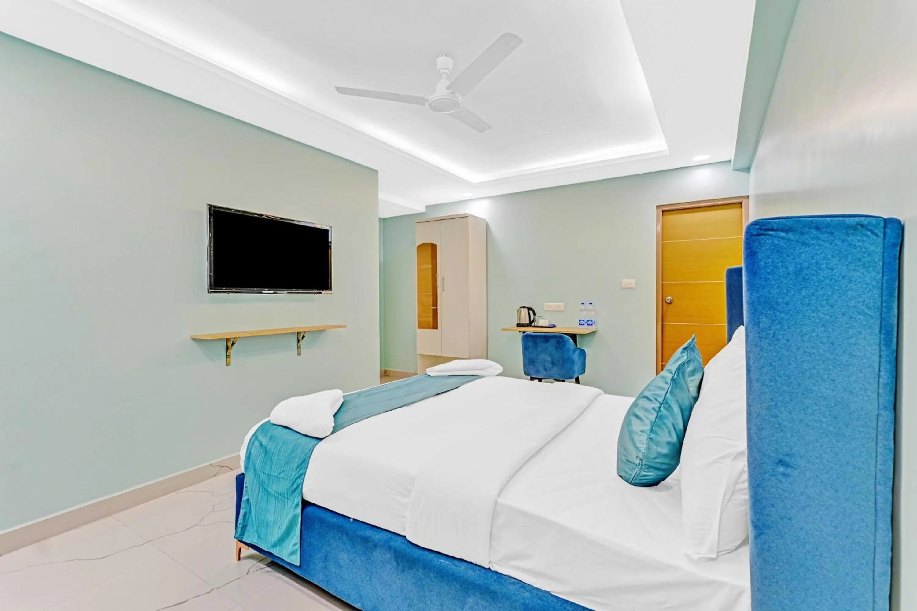 Bed in Rohaan Hotels Medavakkam by UPAR