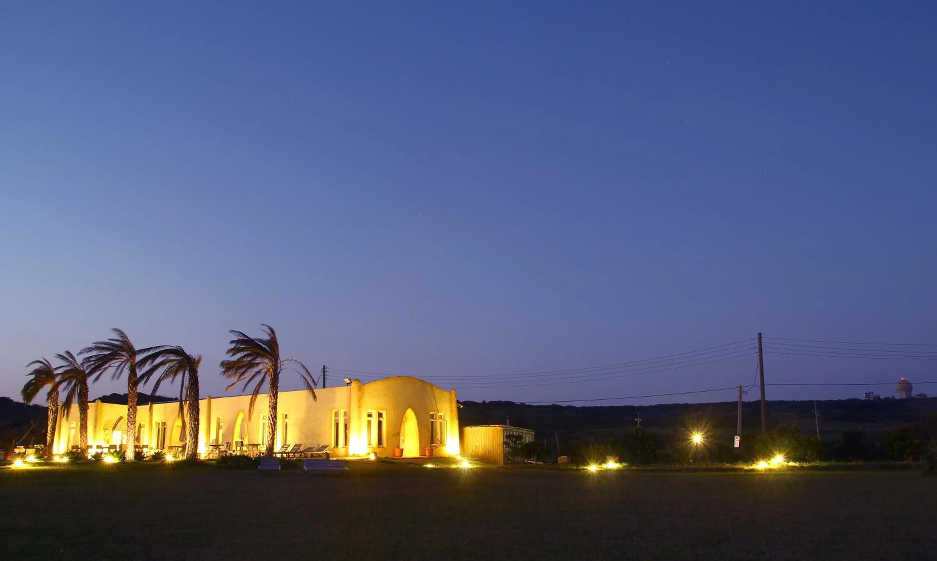 Facade/entrance in West Old House