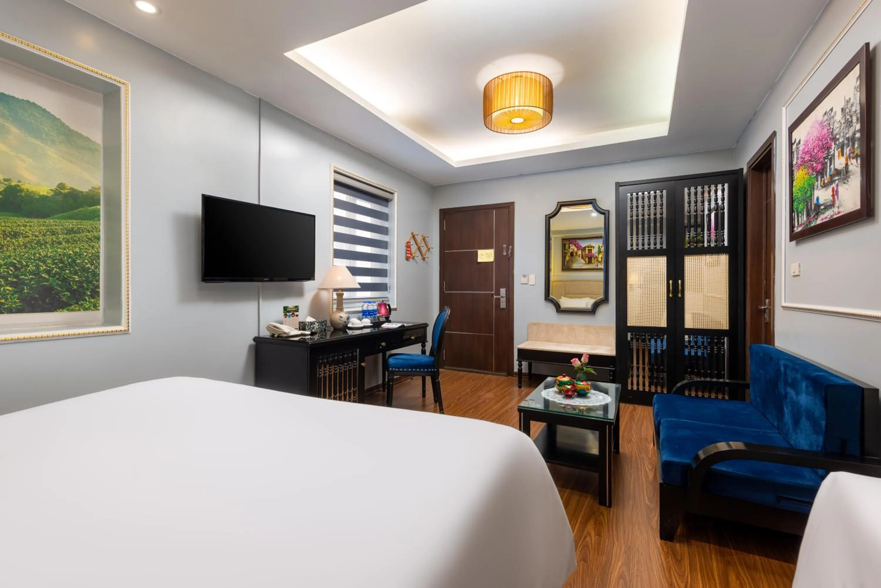 Seating area, Bed in Golden Amour Hotel