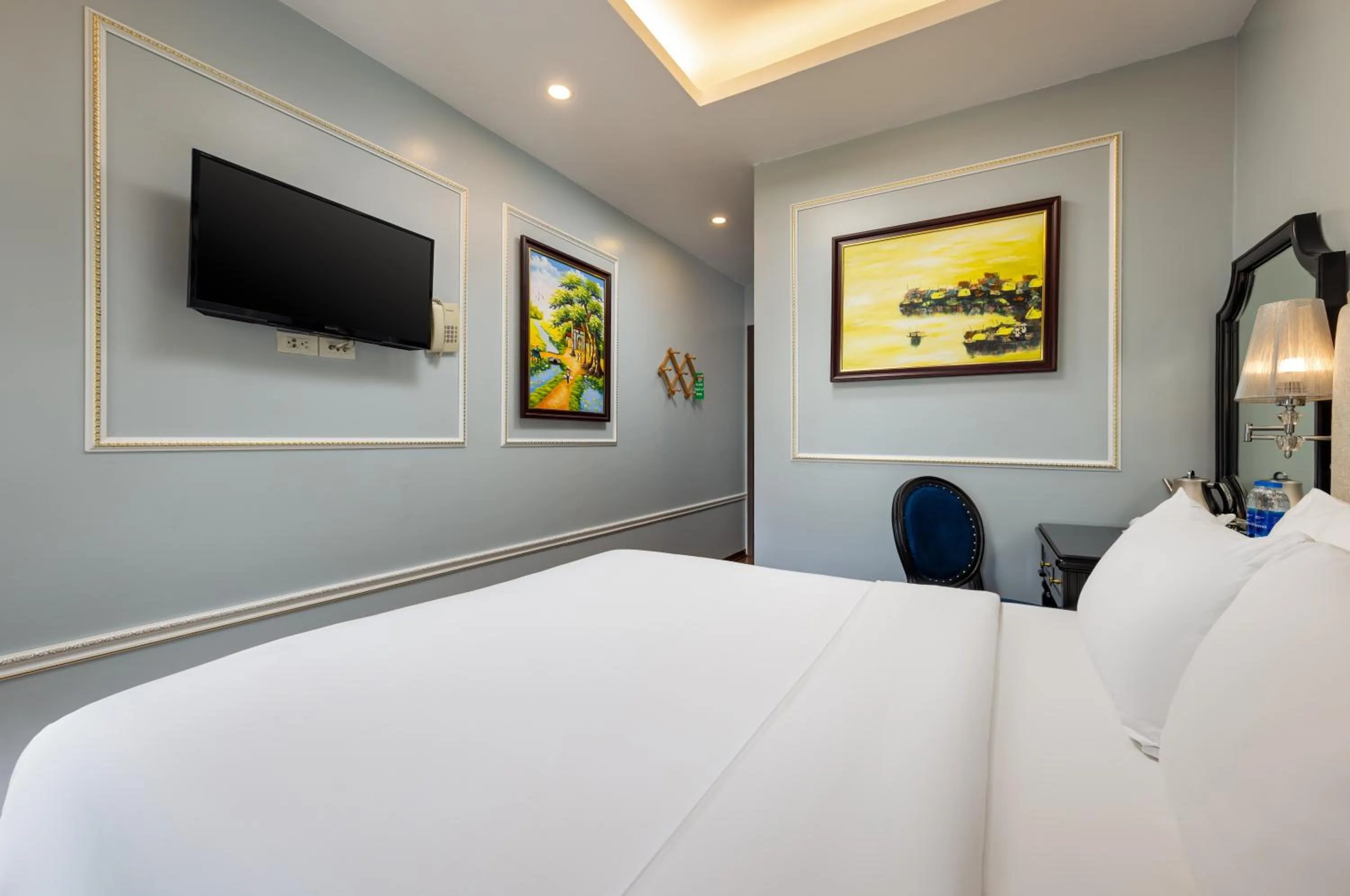 Bedroom, Bed in Golden Amour Hotel