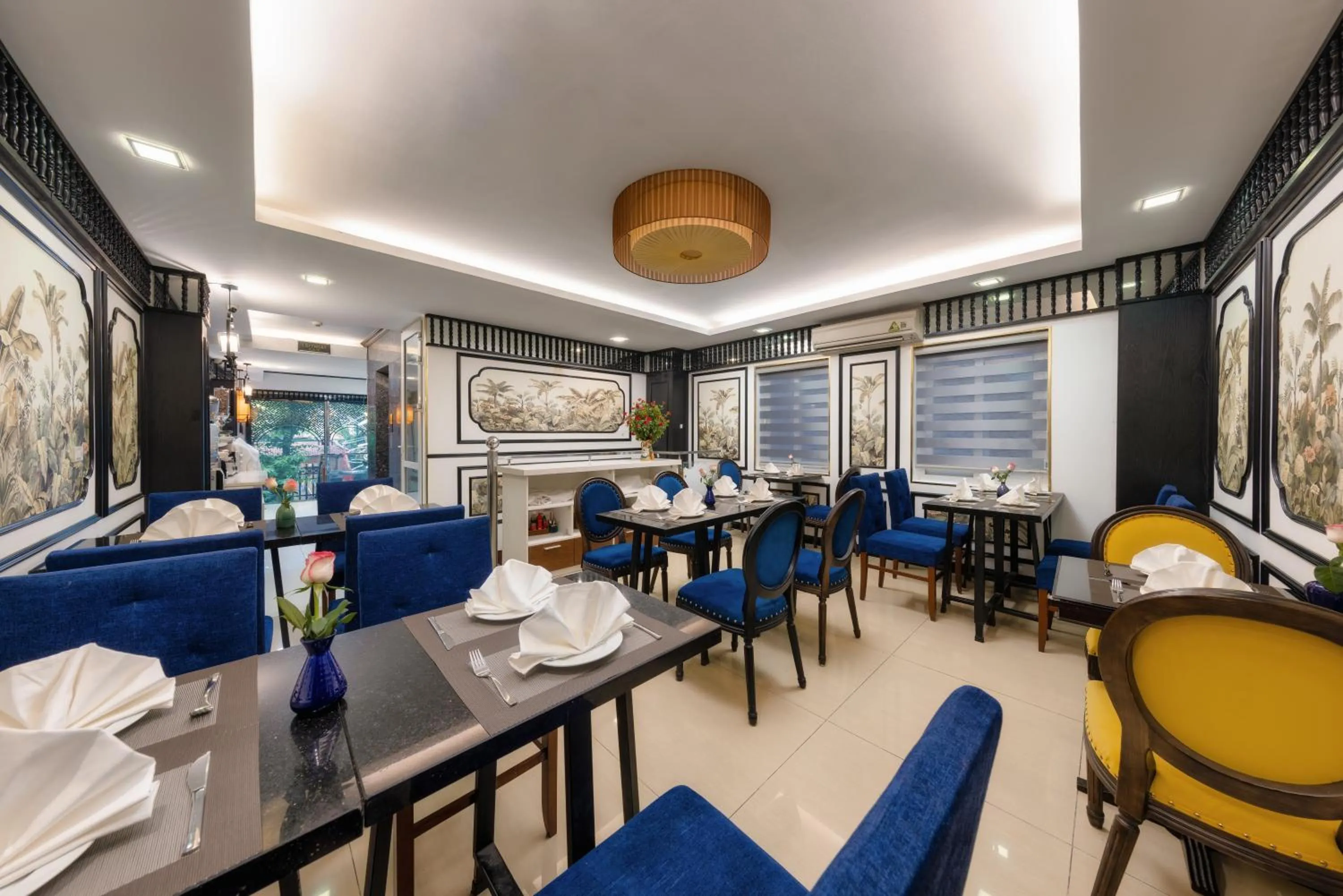 Restaurant/places to eat in Golden Amour Hotel