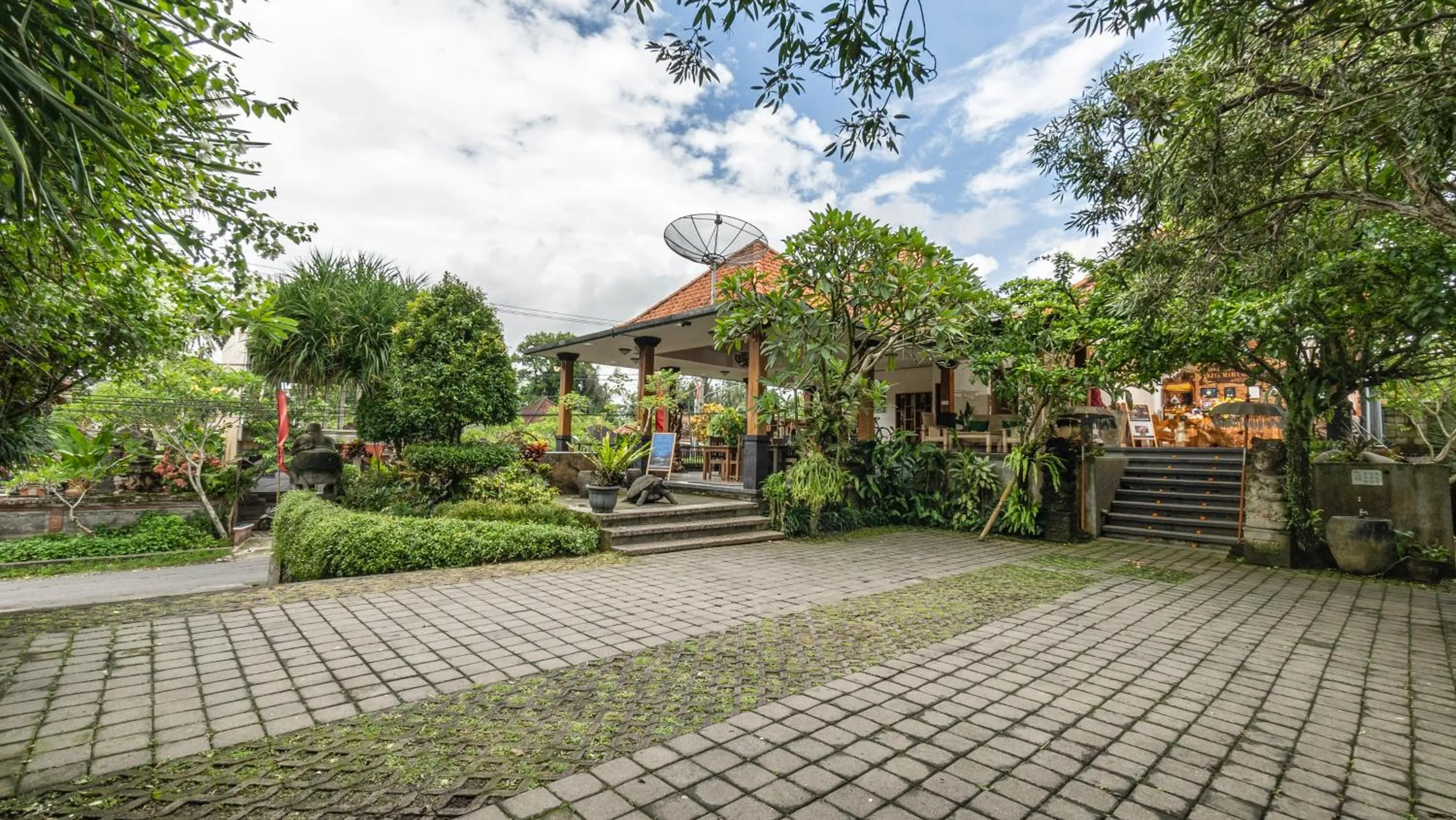 Parking in Gita Maha Ubud Hotel by Mahaputra-CHSE Certified