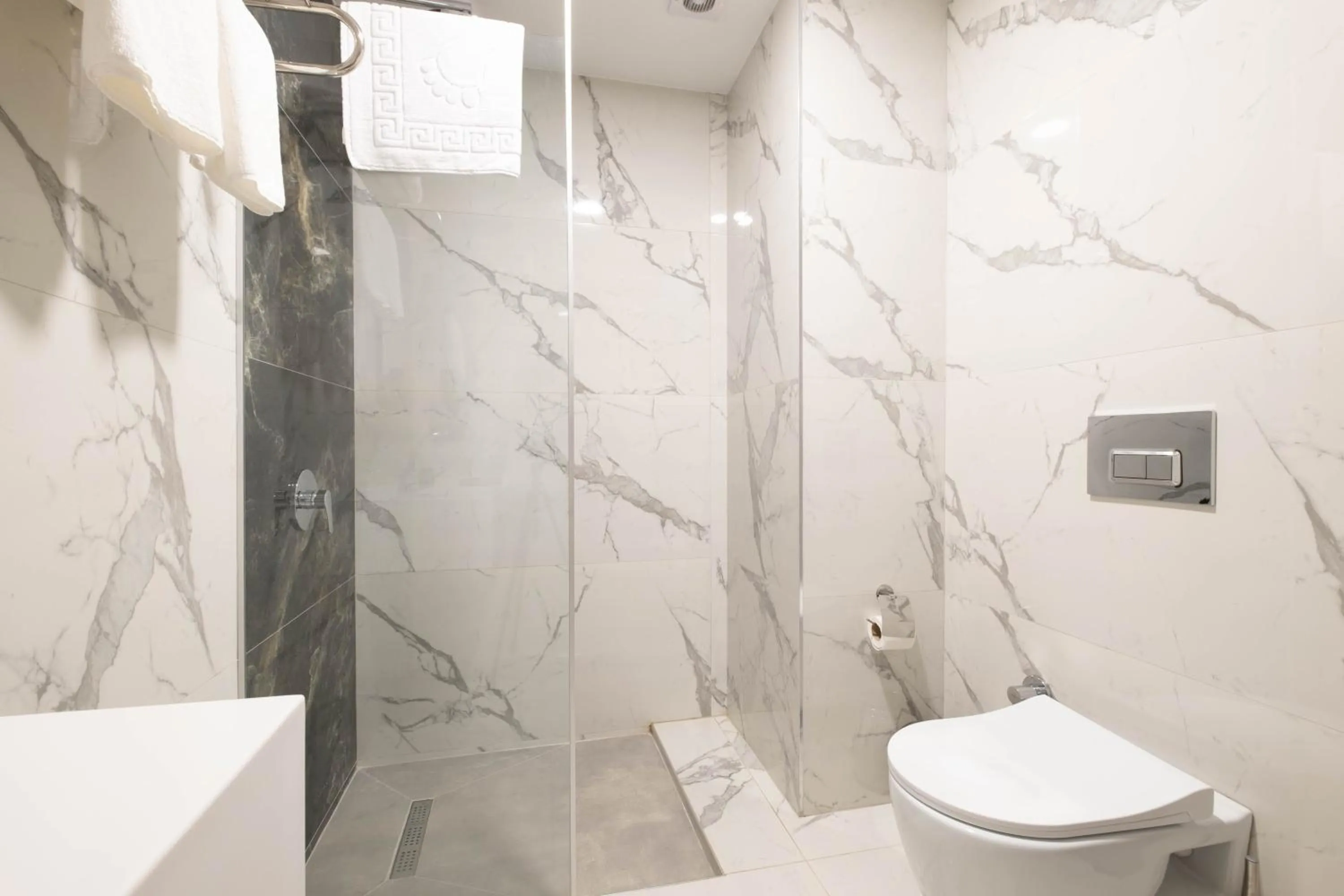 Toilet in The Port Güzelyalı