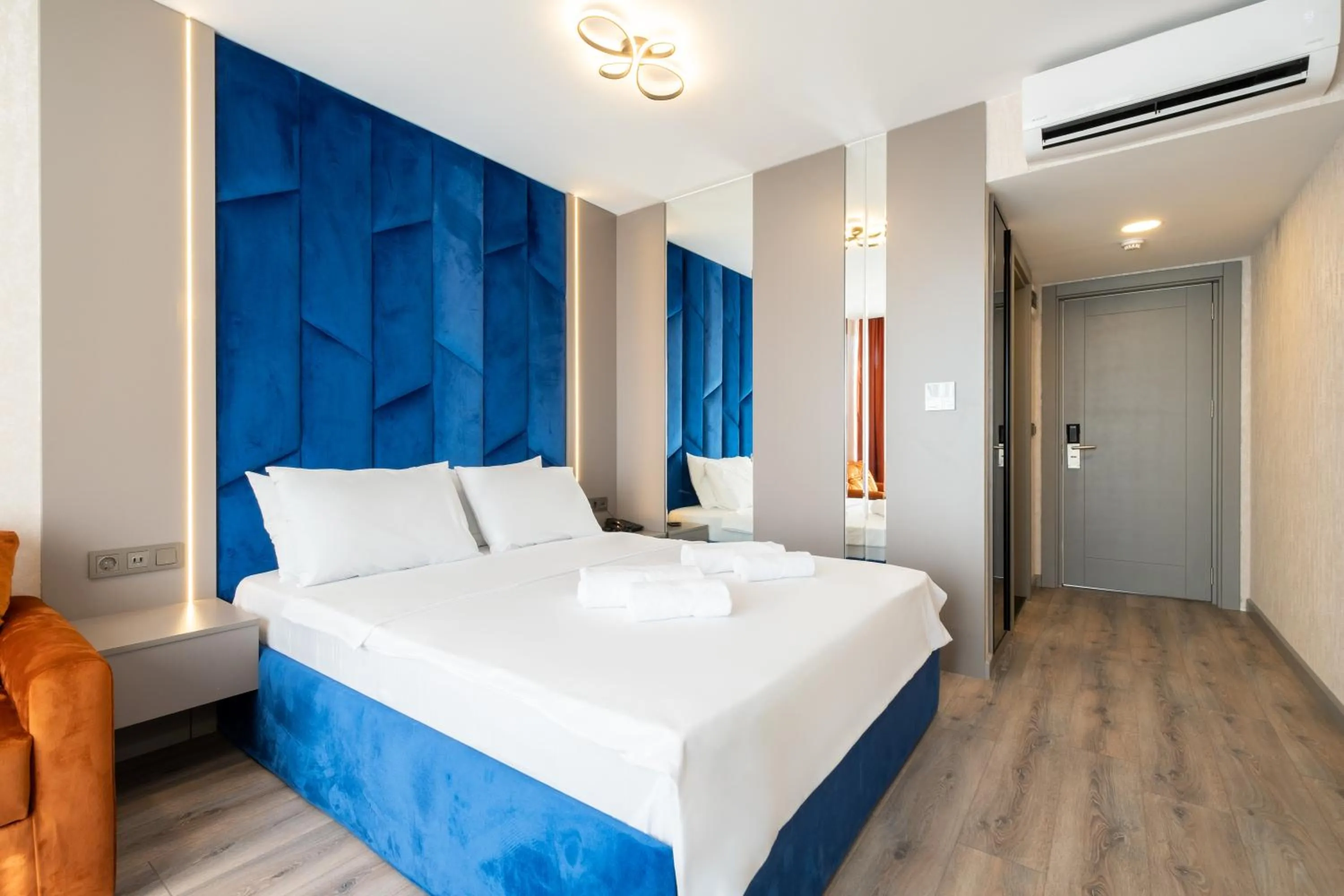 Photo of the whole room, Bed in The Port Güzelyalı