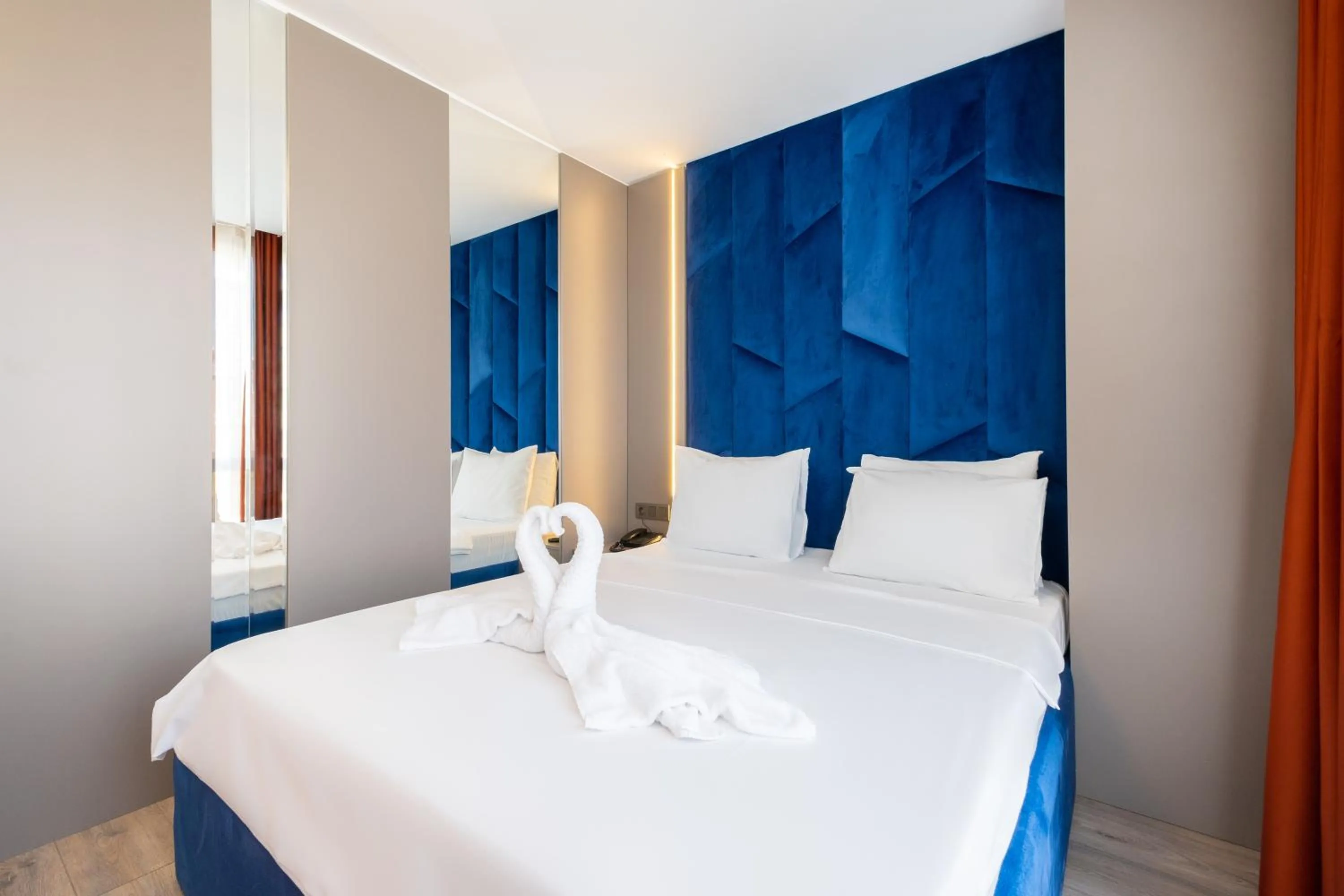 Photo of the whole room, Bed in The Port Güzelyalı