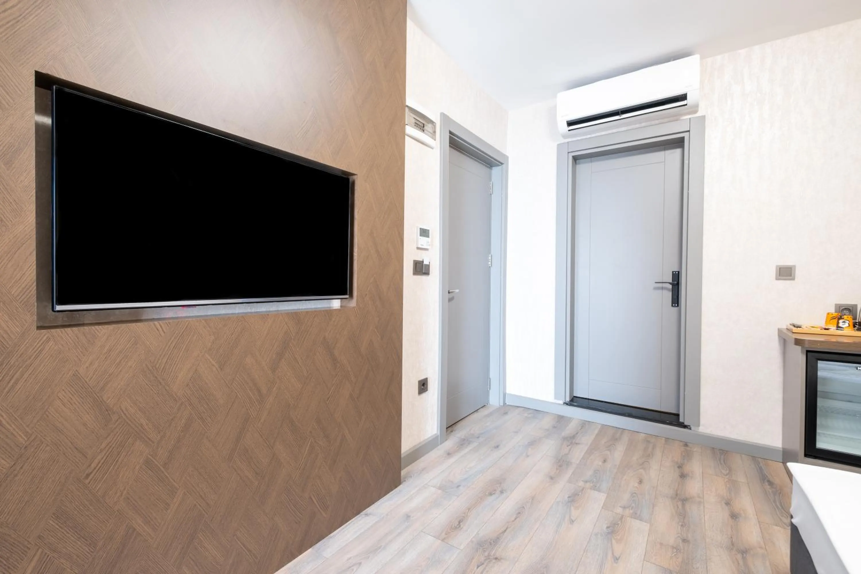 Photo of the whole room in The Port Güzelyalı