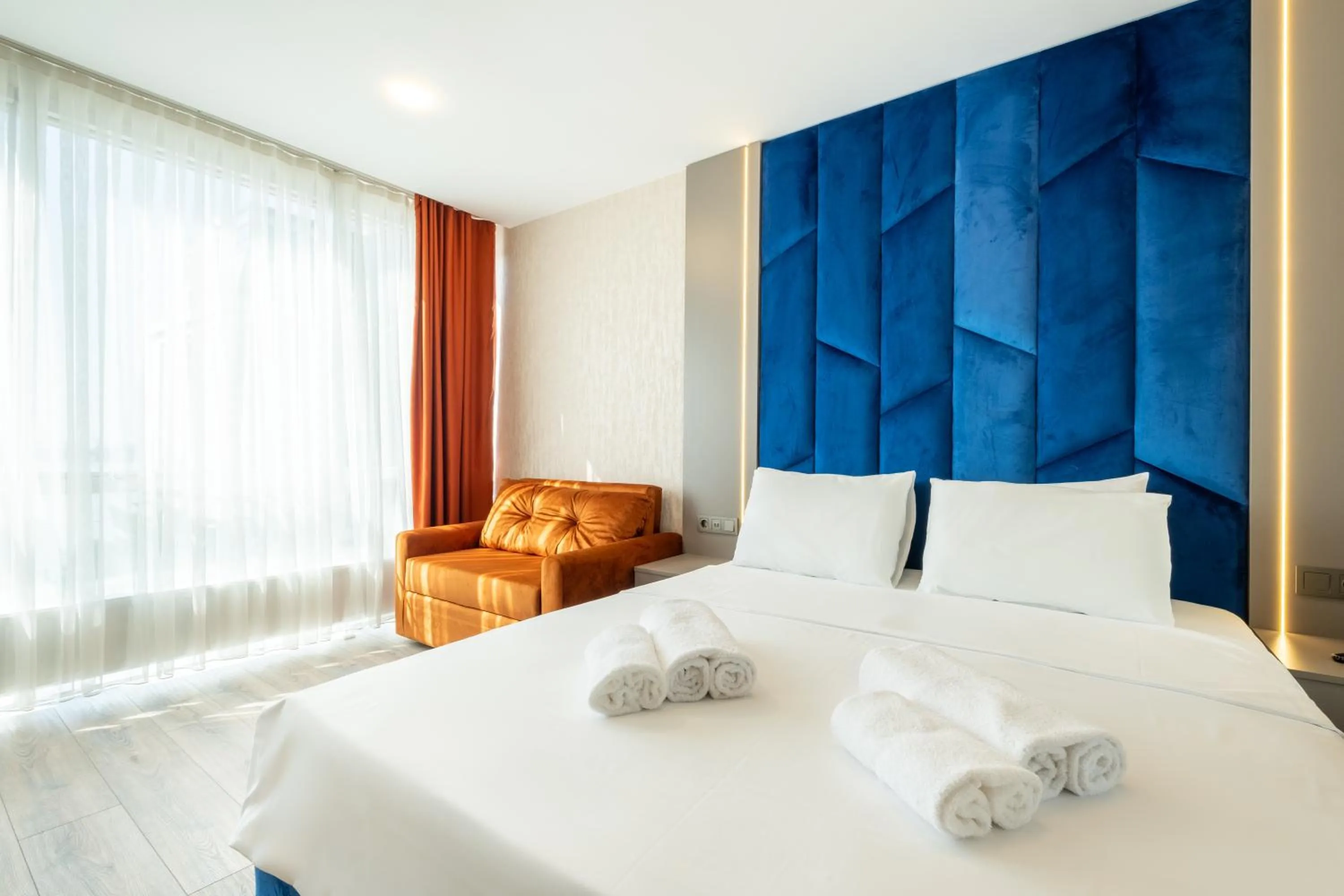 Photo of the whole room, Bed in The Port Güzelyalı