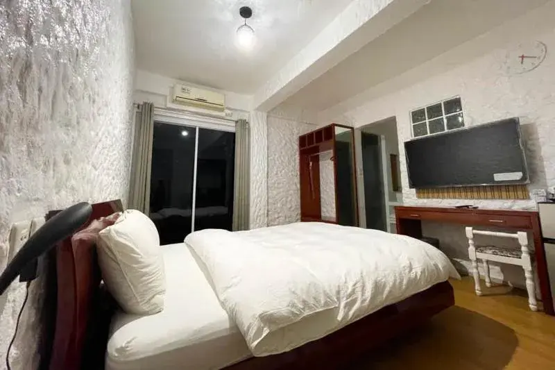 Photo of the whole room, Bed in Montani Beach Resort Puerto Galera powered by Cocotel Photo of the whole room, Bed in Montani Beach Resort Puerto Galera powered by Cocotel