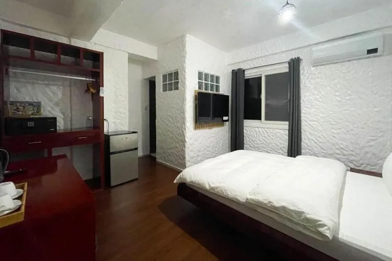 Photo of the whole room, Bed in Montani Beach Resort Puerto Galera powered by Cocotel