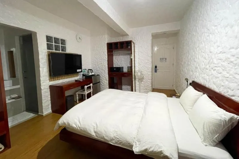 Photo of the whole room, Bed in Montani Beach Resort Puerto Galera powered by Cocotel