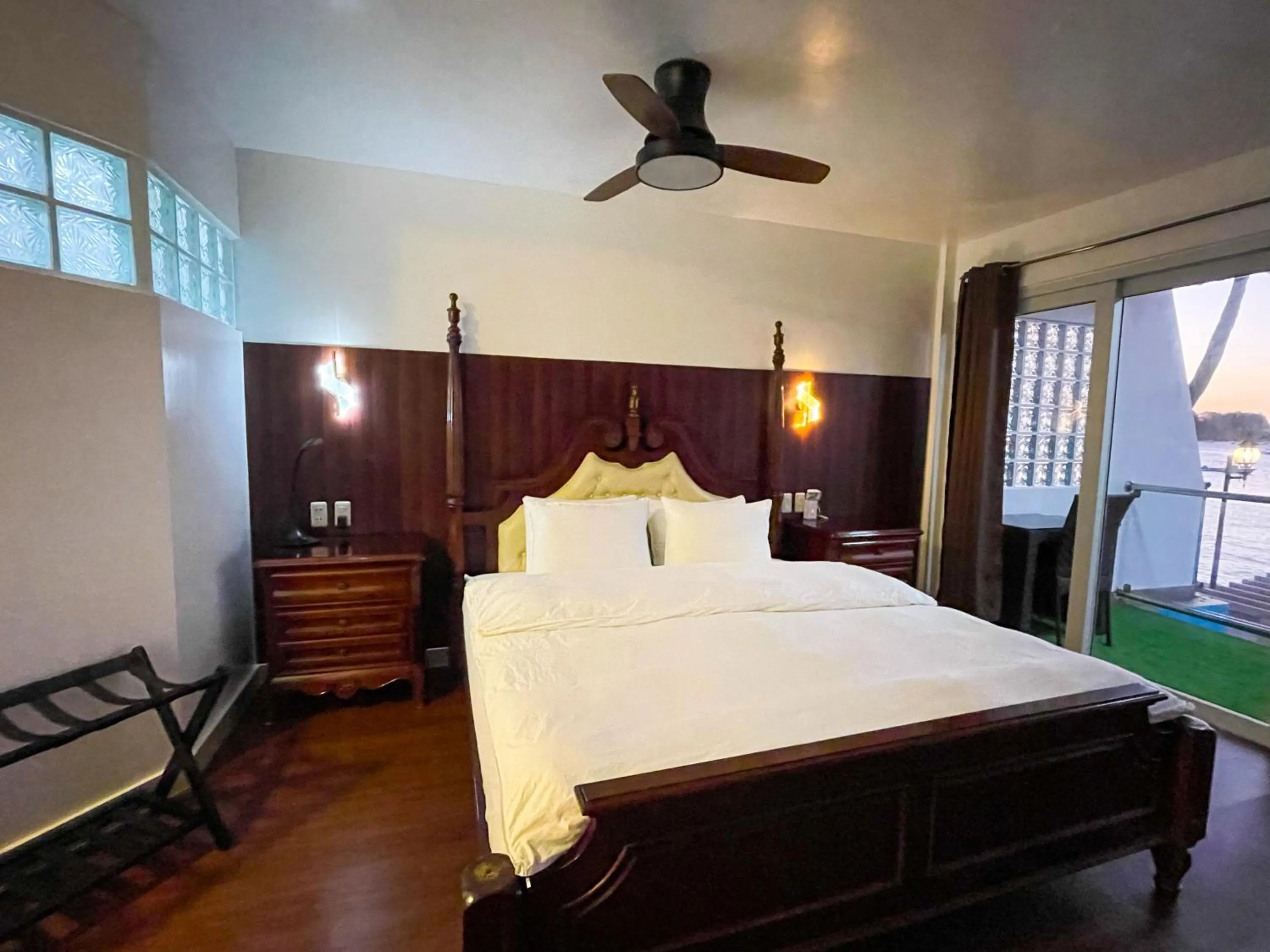 Photo of the whole room, Bed in Montani Beach Resort Puerto Galera powered by Cocotel