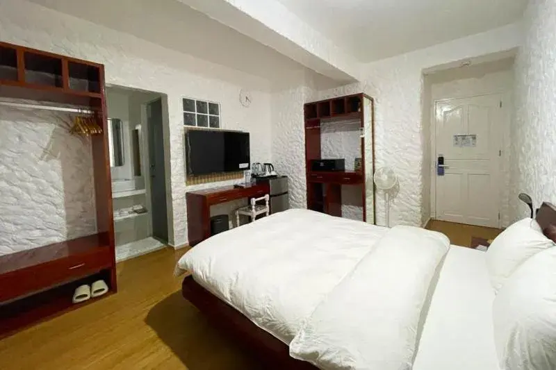 Photo of the whole room, Bed in Montani Beach Resort Puerto Galera powered by Cocotel Photo of the whole room, Bed in Montani Beach Resort Puerto Galera powered by Cocotel