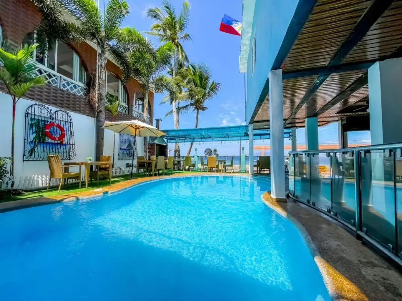 Swimming pool in Montani Beach Resort Puerto Galera powered by Cocotel Swimming pool in Montani Beach Resort Puerto Galera powered by Cocotel