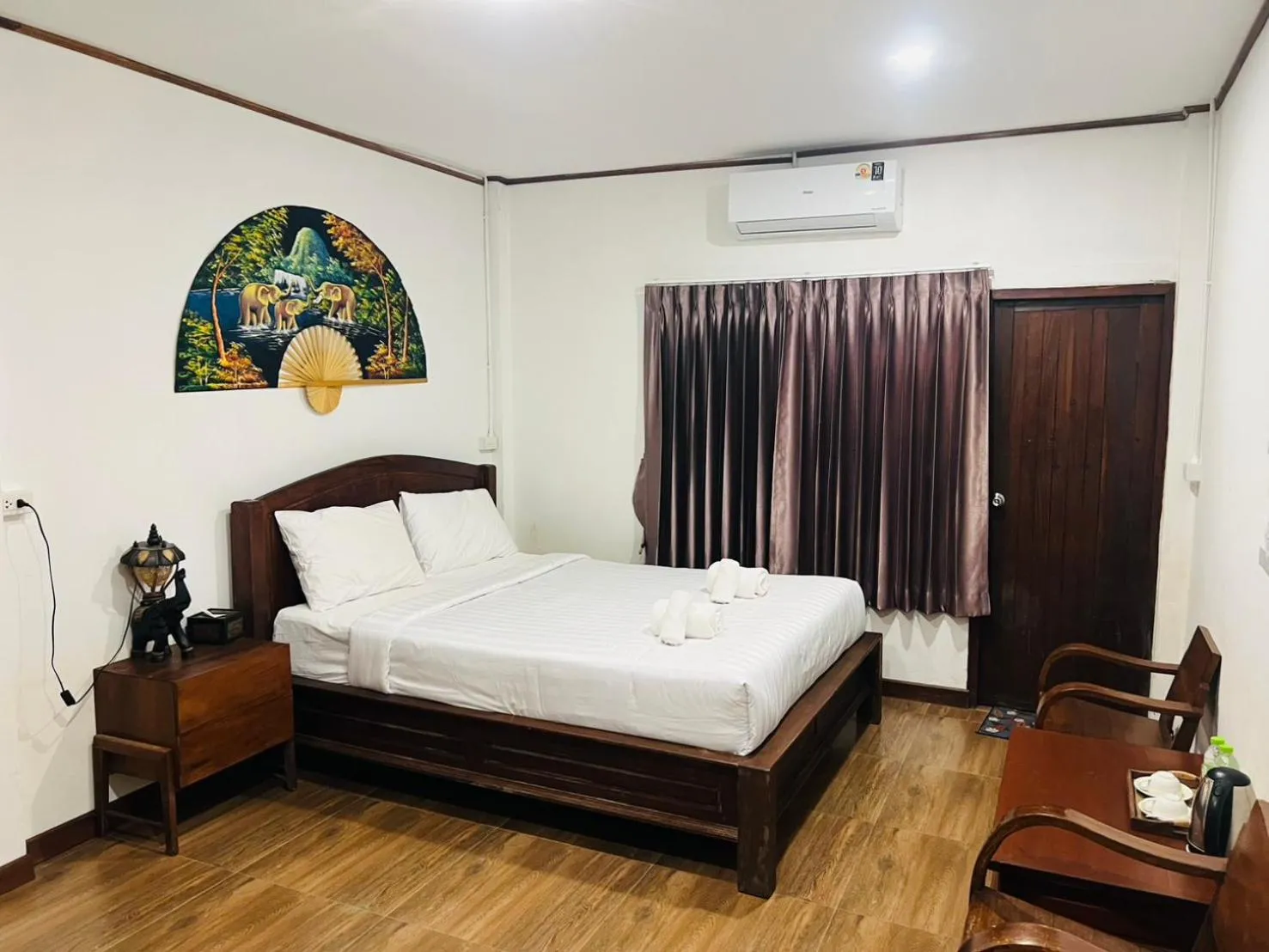 Baan Khlong Mae Kha Hotel