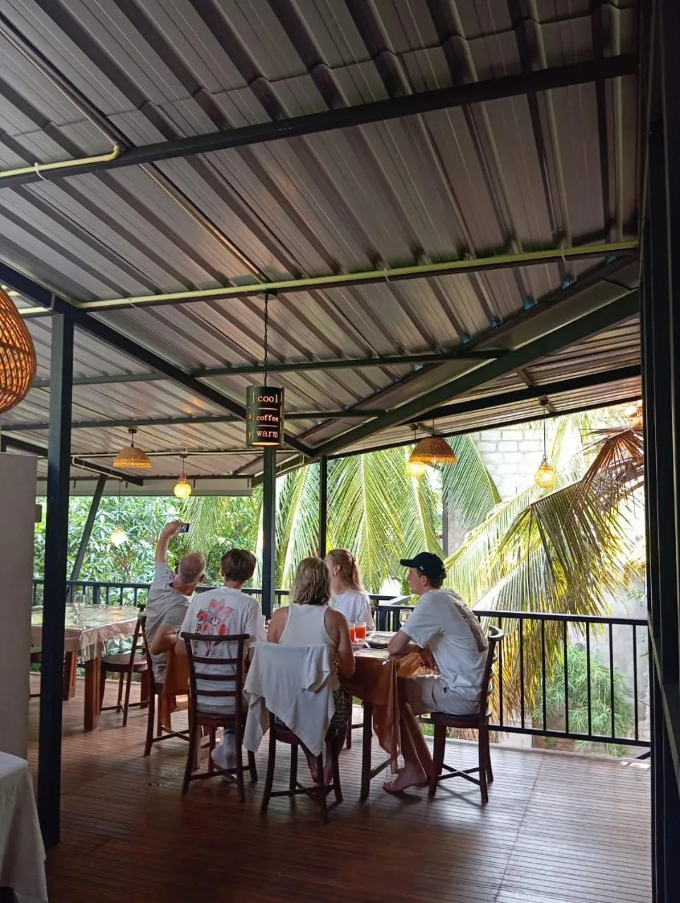 Restaurant/places to eat in Liyana Holiday resort