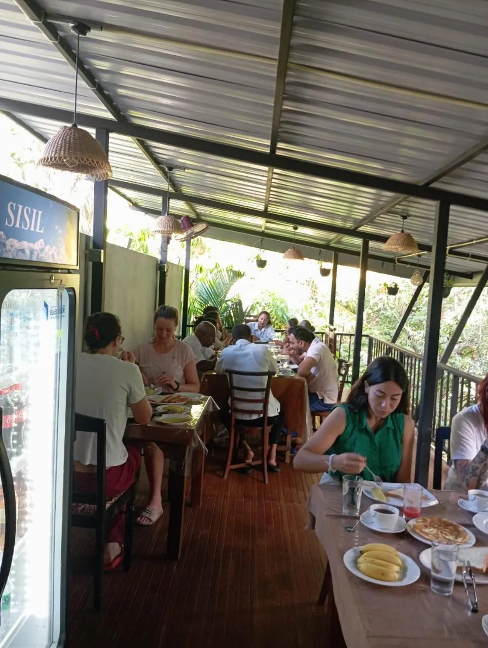 Restaurant/places to eat in Liyana Holiday resort