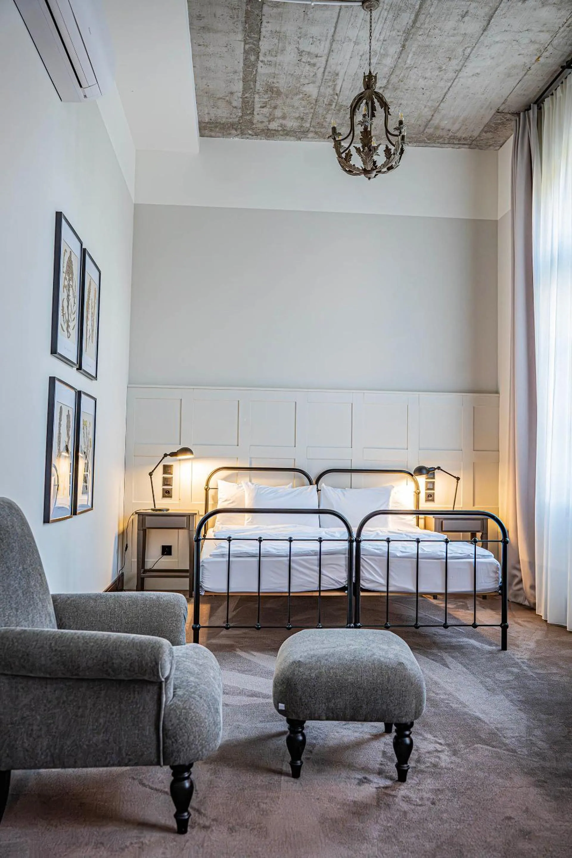 Bed in ARCHE Klasztor Wrocław