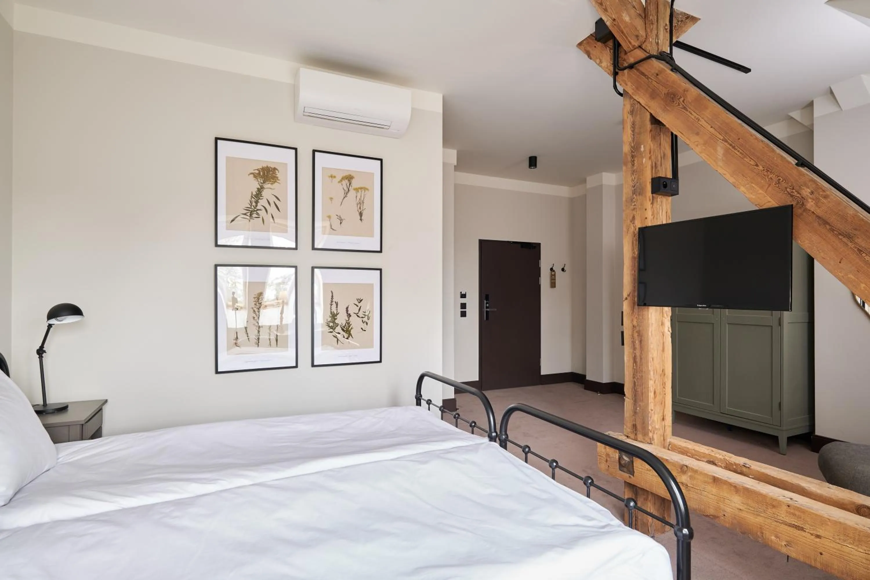 Photo of the whole room, Bed in ARCHE Klasztor Wrocław