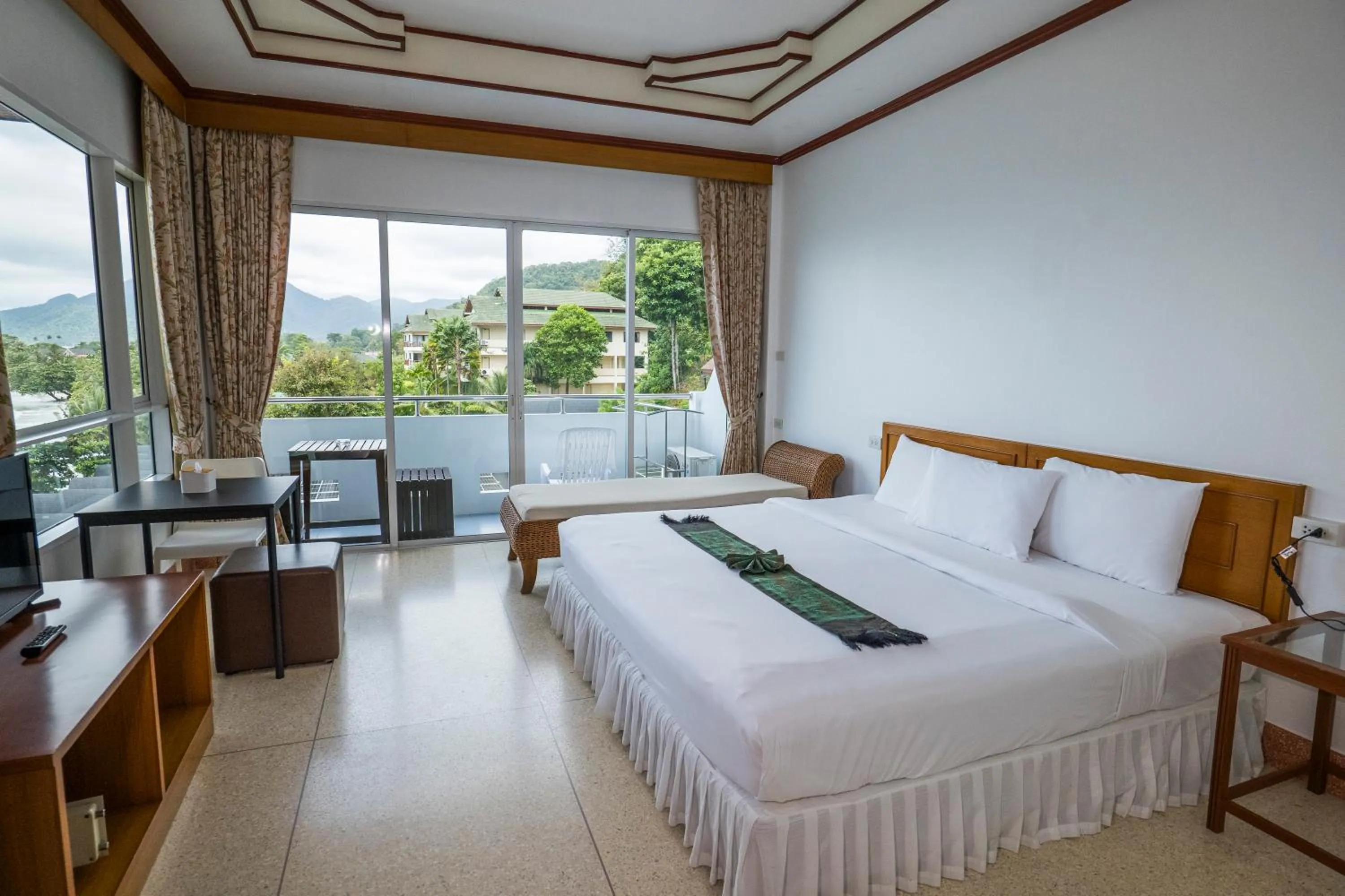 Photo of the whole room, Bed in Mam Kaibae Hotel