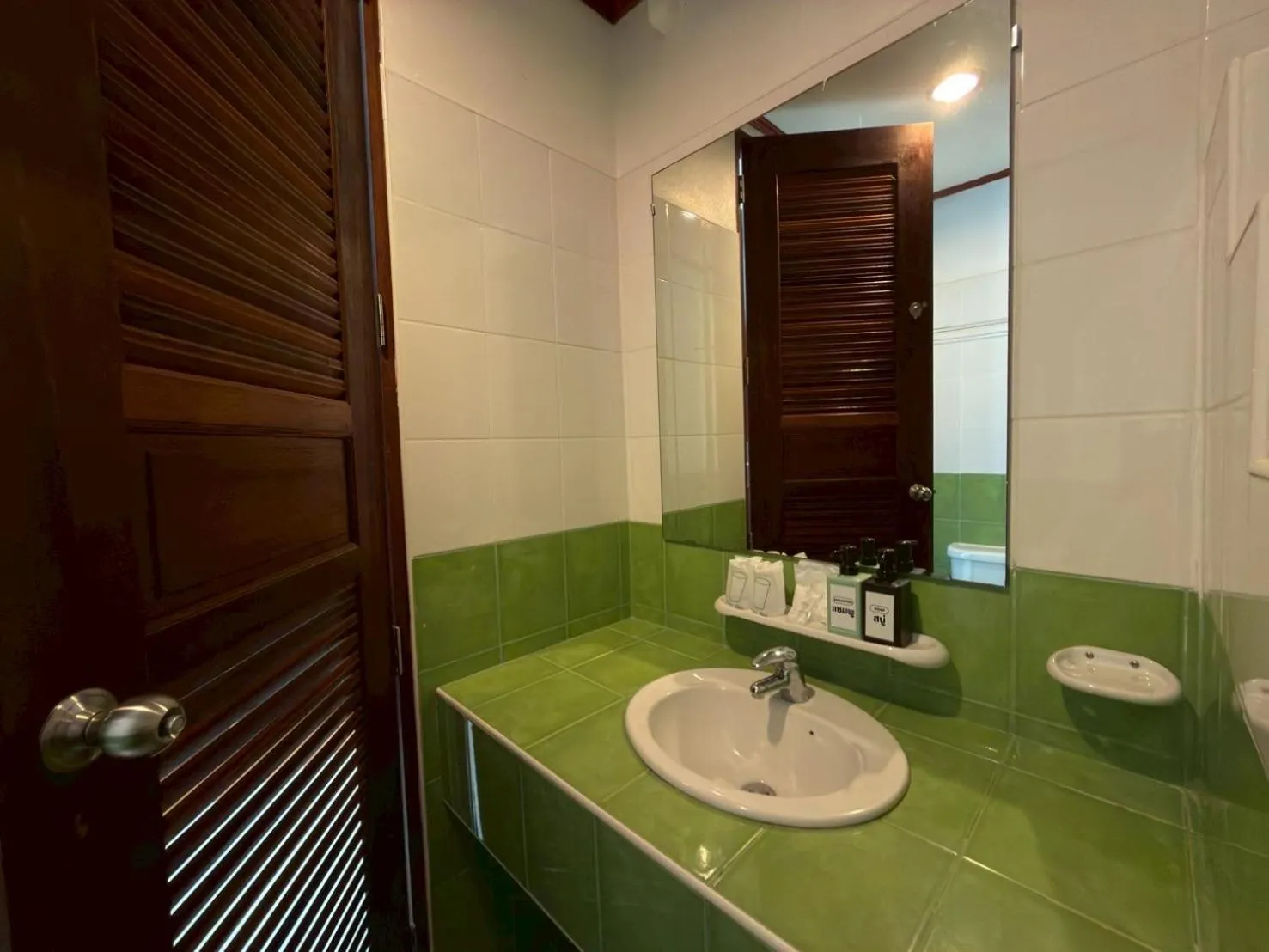 Bathroom in Mam Kaibae Hotel