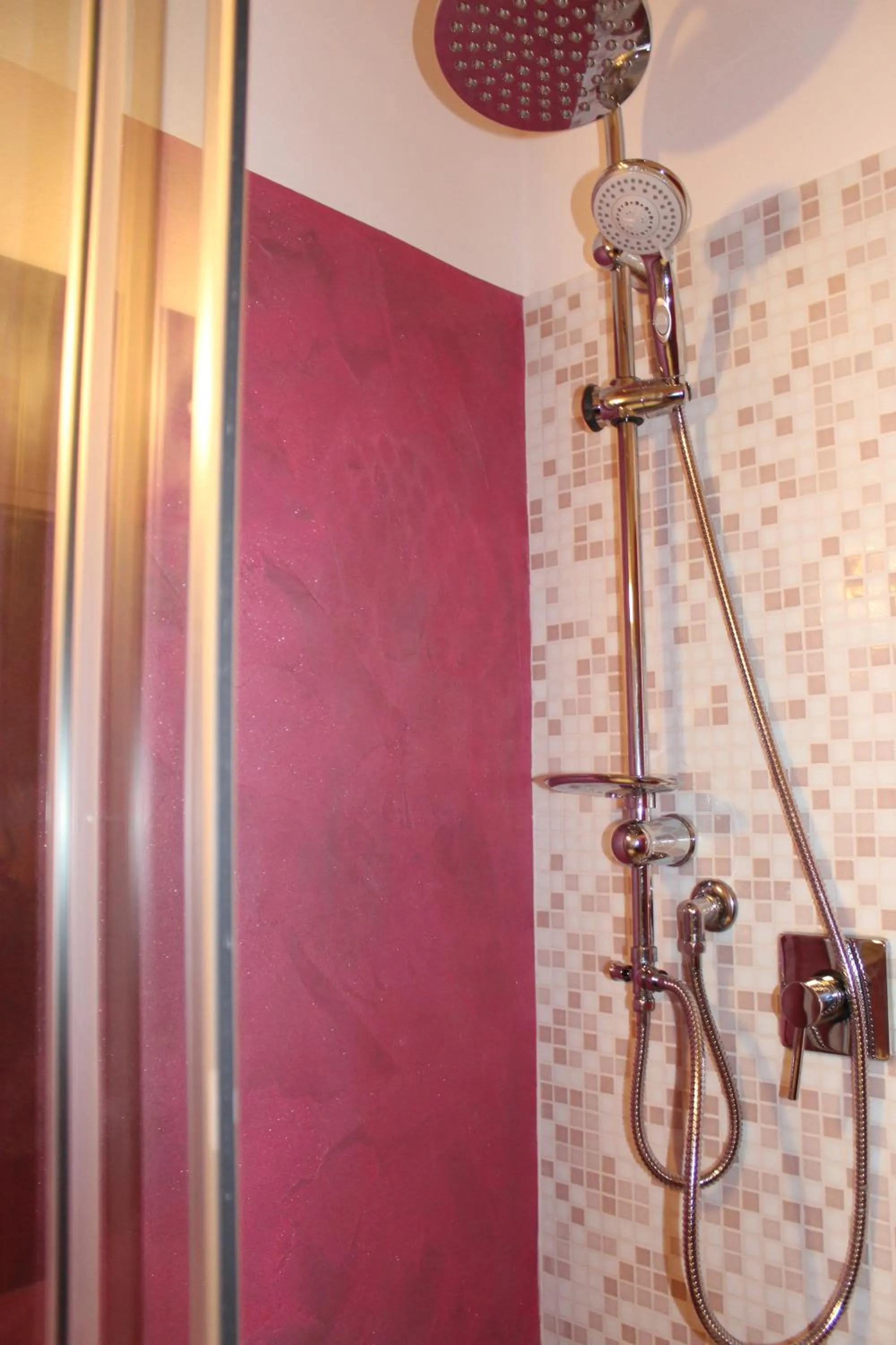 Shower in Rooms Of Love