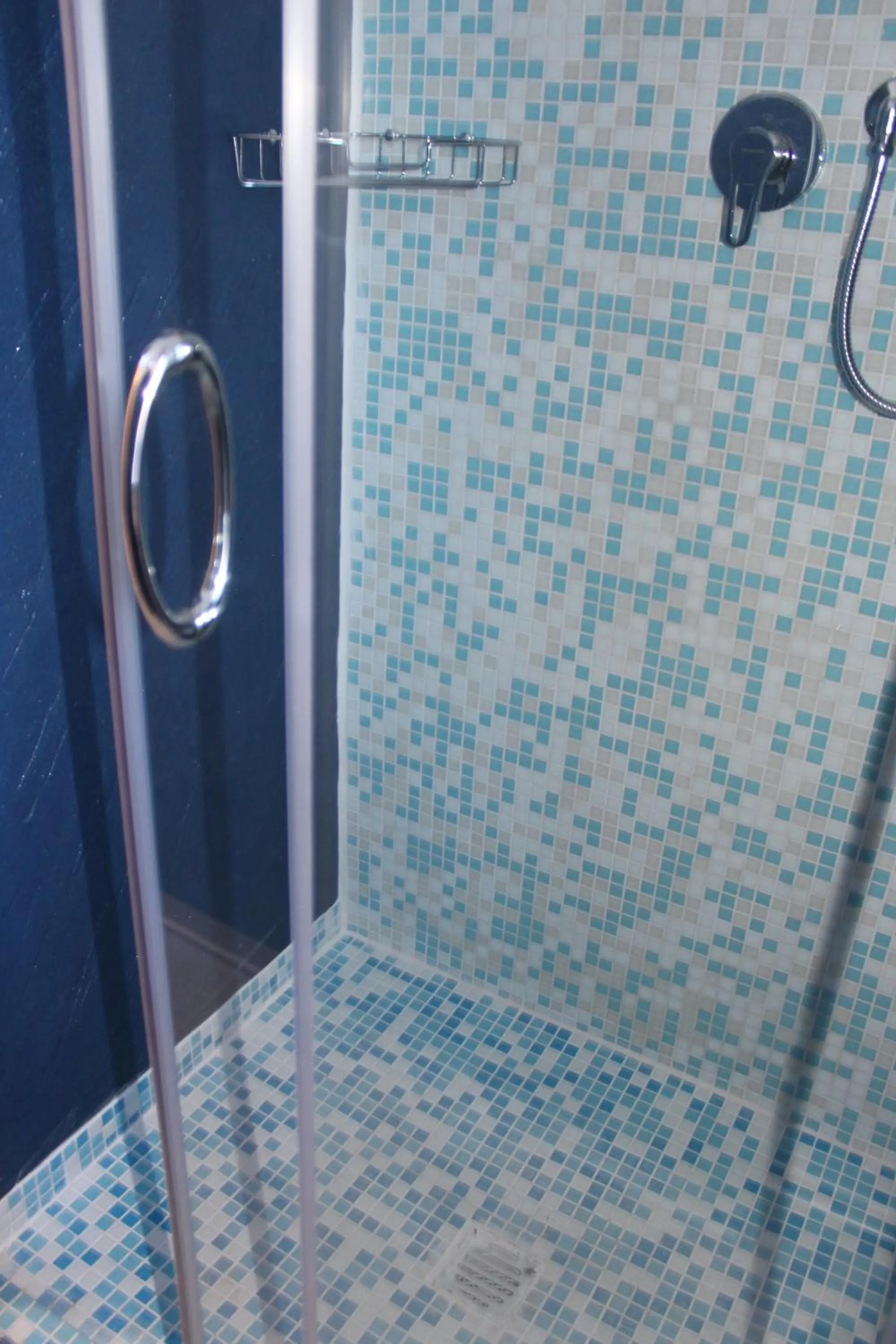 Shower in Rooms Of Love